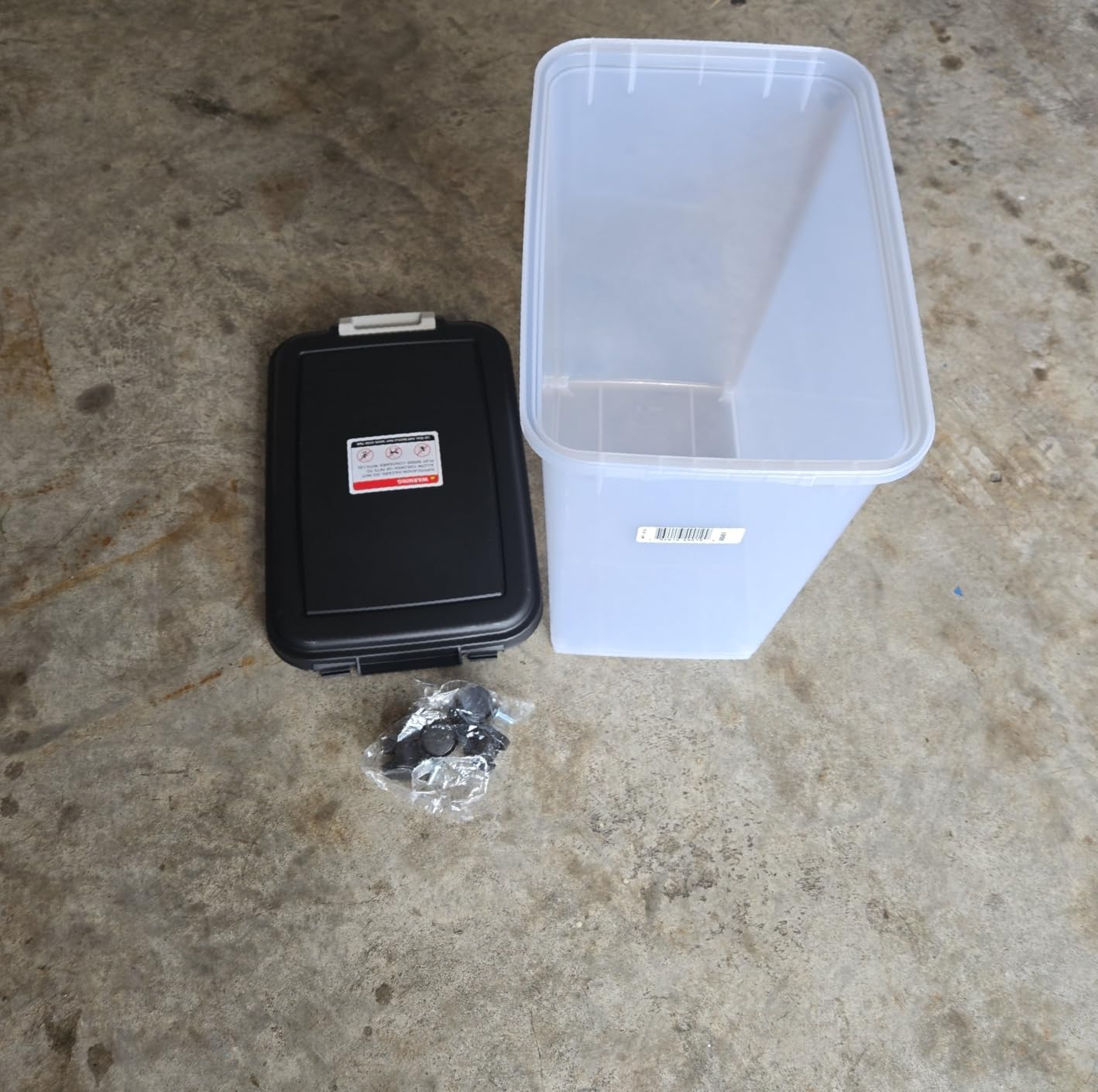 IRIS USA Dog Food Storage Container, Up to 54 lbs, Black, Made in USA customer photo 2