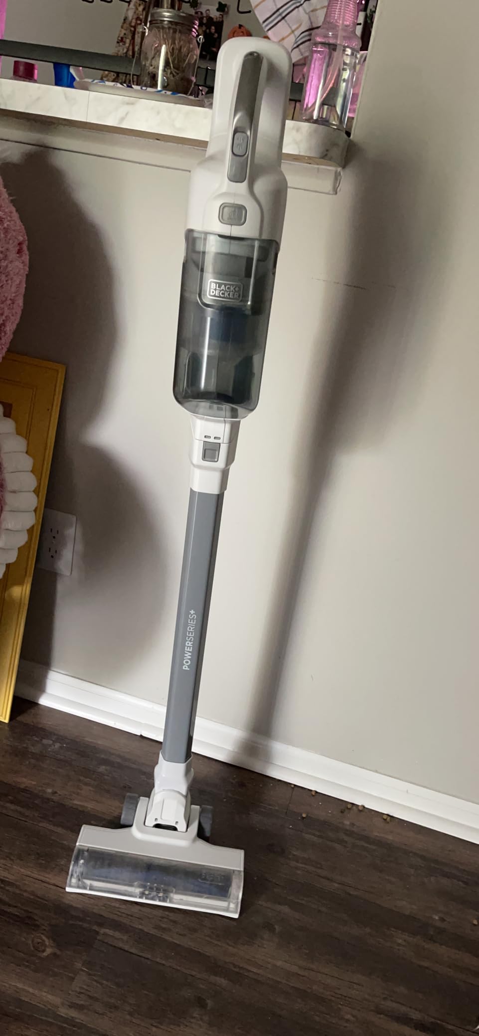BLACK+DECKER POWERSERIES 16V MAX Stick Vacuum Cordless Rechargeable with LED Lights,Portable Vacuum Cordless, Lightweight, Anti-Tangle, Self-Standing, Multi-Surface, White (BHFEA420J) customer photo 1