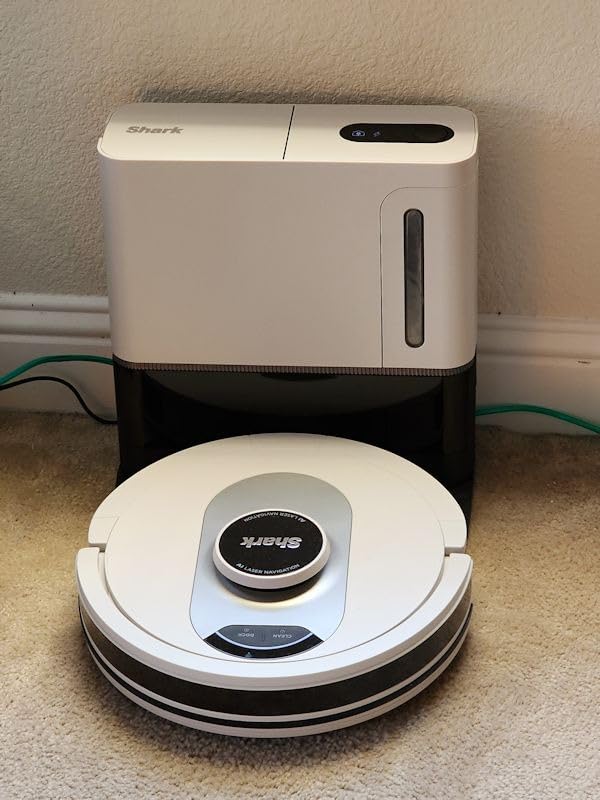 Shark AV2501S AI Ultra Robot Vacuum, with Matrix Clean, Home Mapping, 30-Day Capacity HEPA Bagless Self Empty Base, Perfect for Pet Hair, Wifi, Dark Grey customer photo 2