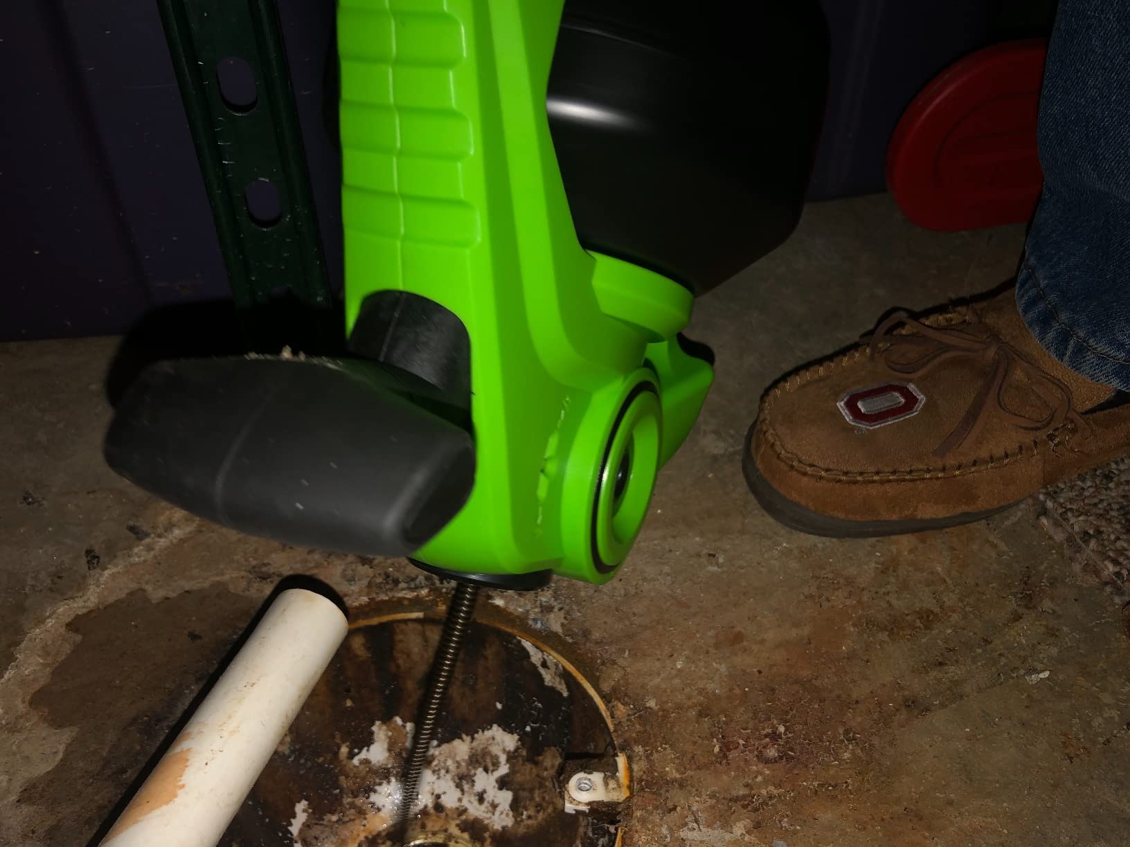 Greenworks 24V Cordless Plumbing Drain Auger / Snake (23-FT / 560 RPM) For Unclogging Sinks, Shower Drains, Toilets, and More! (3/4