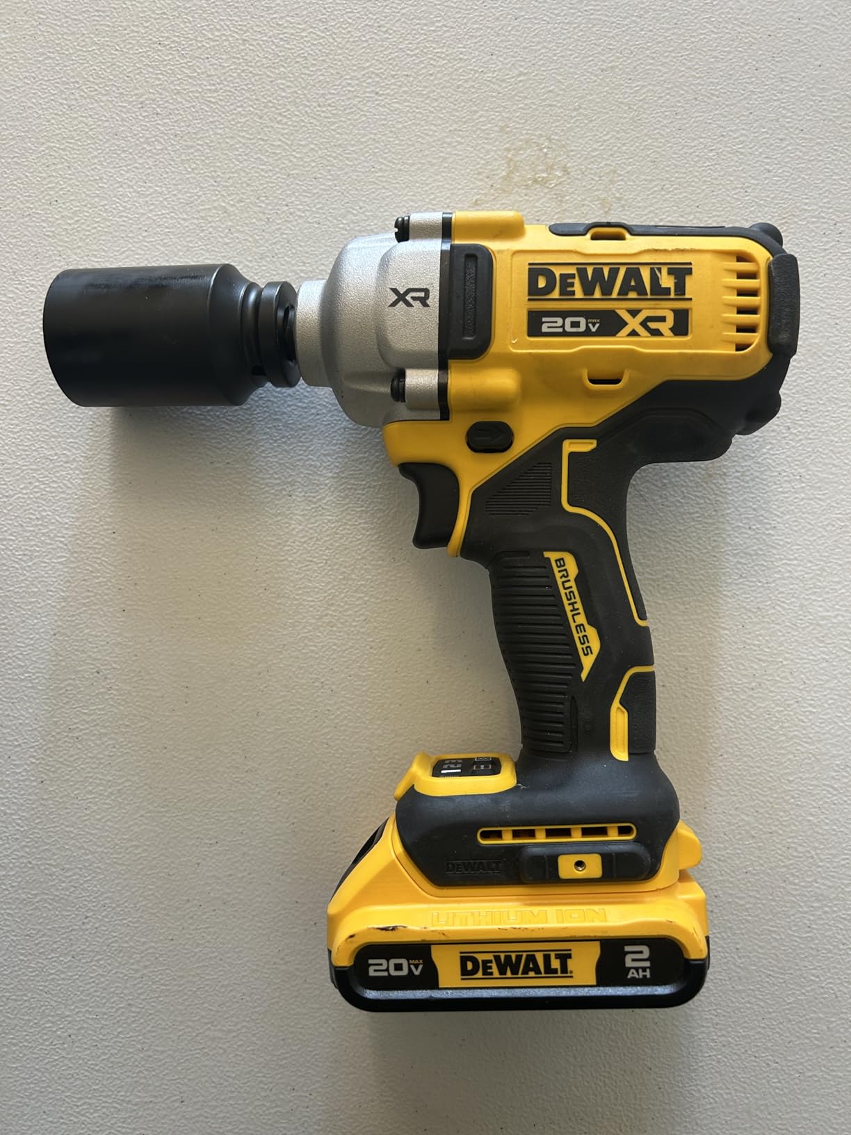DEWALT 20V MAX Cordless Impact Wrench, 1/2' Hog Ring, Includes LED Work Light and Belt Clip, Bare Tool Only (DCF891B) customer photo 2
