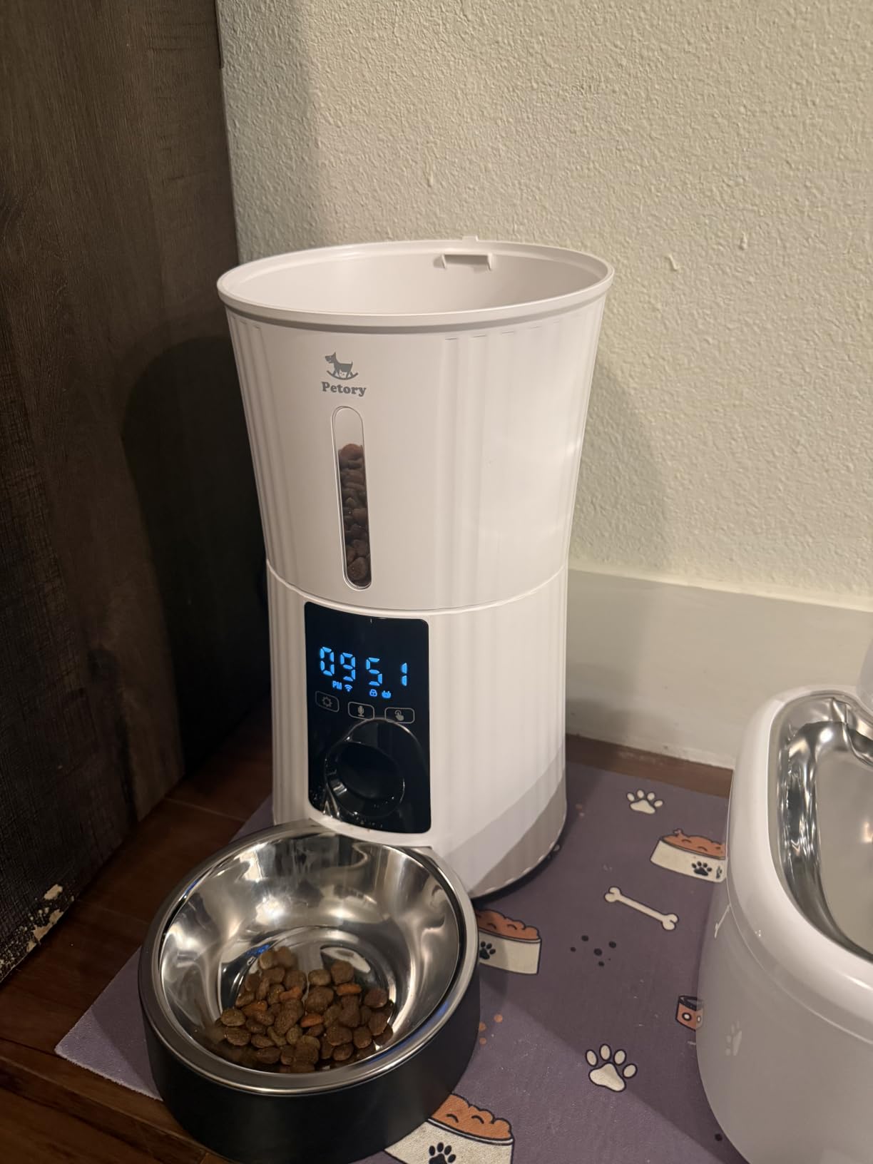 Petory WiFi Automatic Cat Feeder - 4L Dry Food Dispenser for Cats and Dogs customer photo 1