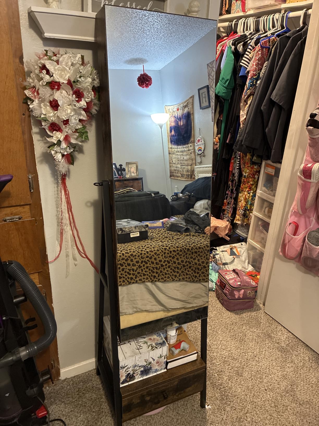 SONGMICS LED Mirror Jewelry Cabinet Armoire, Freestanding Lockable customer photo 2