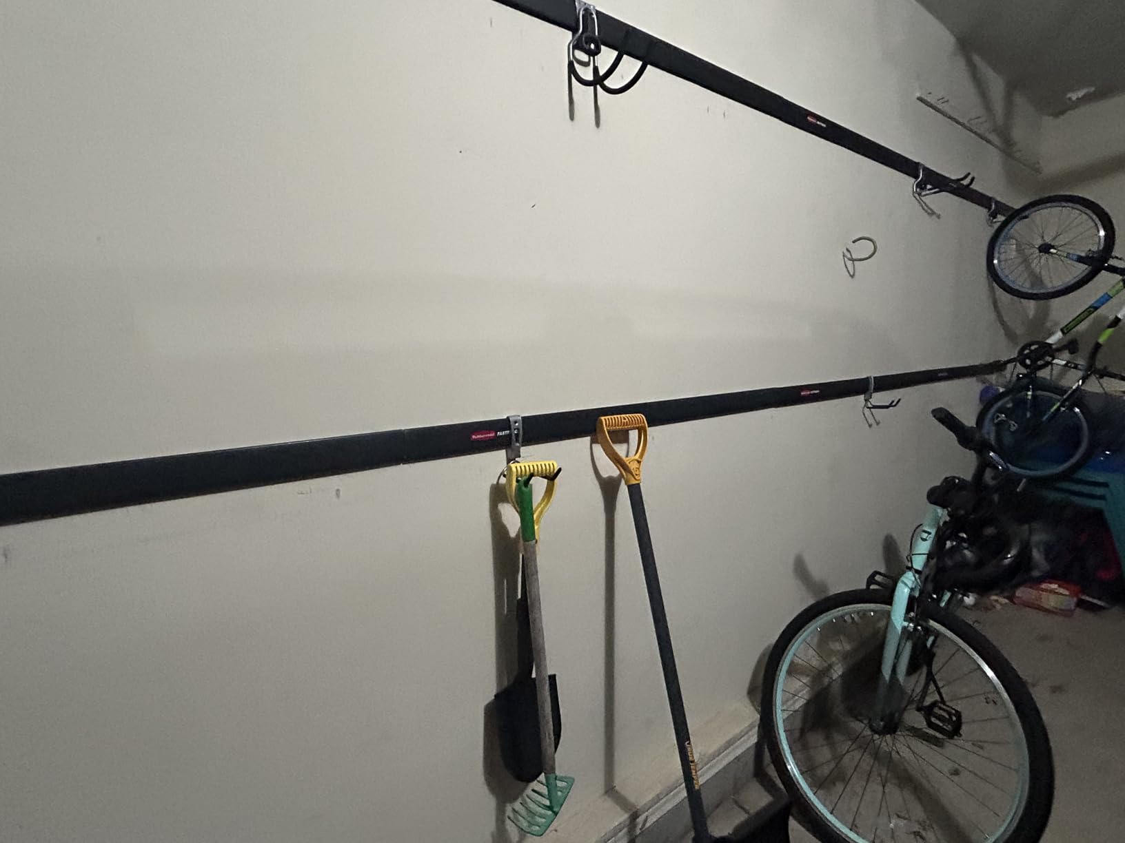 Rubbermaid 24-Piece FastTrack Garage Wall-Mounted Storage Kit, 6 Rails and 18 Hooks, Black, for Home/House/Tool/Sports/Equipment/Utility Purposes customer photo 1