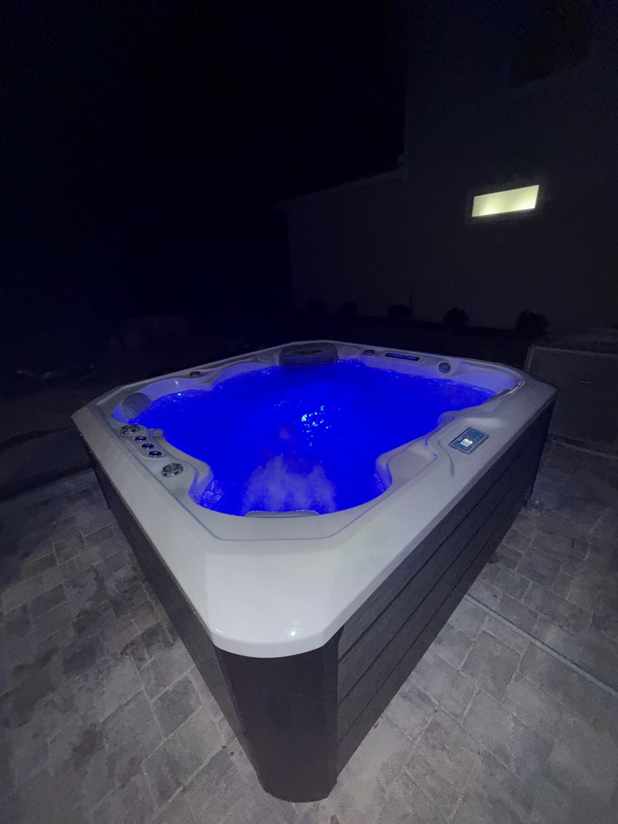 Comfort Hot Tubs - Hot Tub Spa - Seats 5-6 People - 51 Jets – Standard Heavy Duty Flip Cover, Water Fountains, Ozonator, LED Lights, Headrests, and More customer photo 1