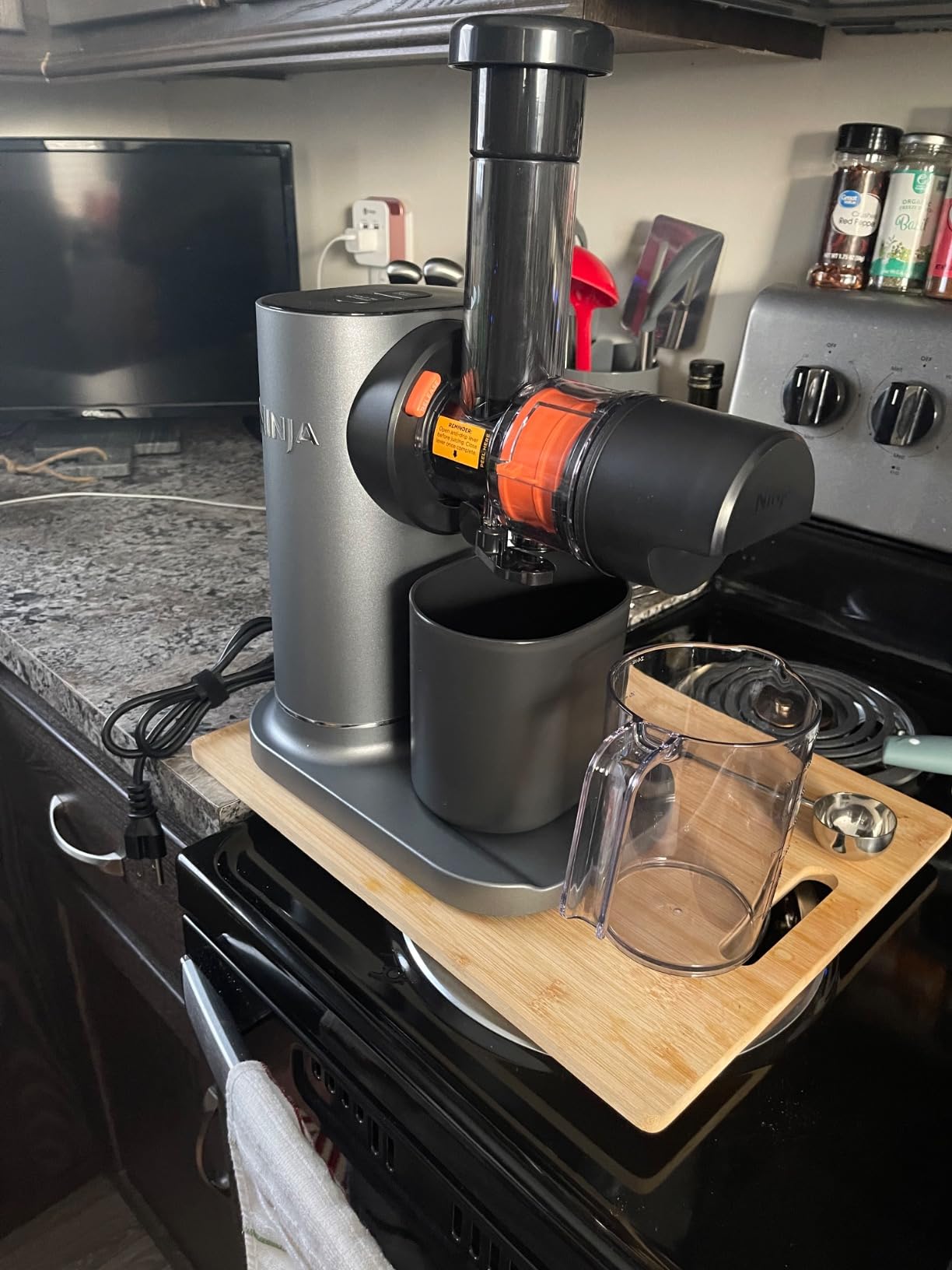 Ninja NeverClog Cold Press Juicer, 24oz Jug, 36oz Pulp, Charcoal, JC151 customer photo 2
