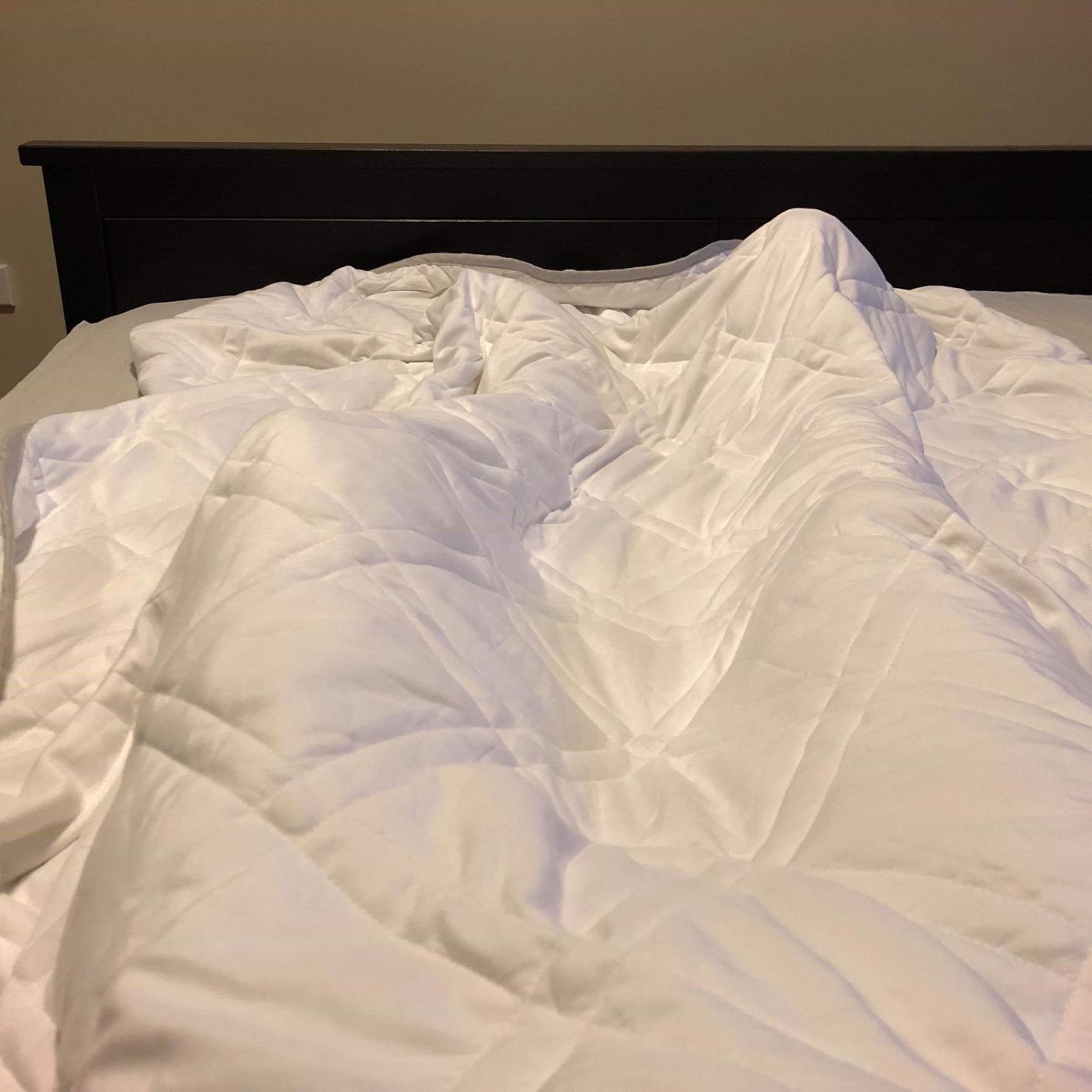 Aricove Cooling Weighted Blanket for Adults, 15 lbs, Full/Queen Size Weighted Blanket, 60x80 inches, Silky Soft Bamboo Viscose, Machine Washable, White customer photo 1