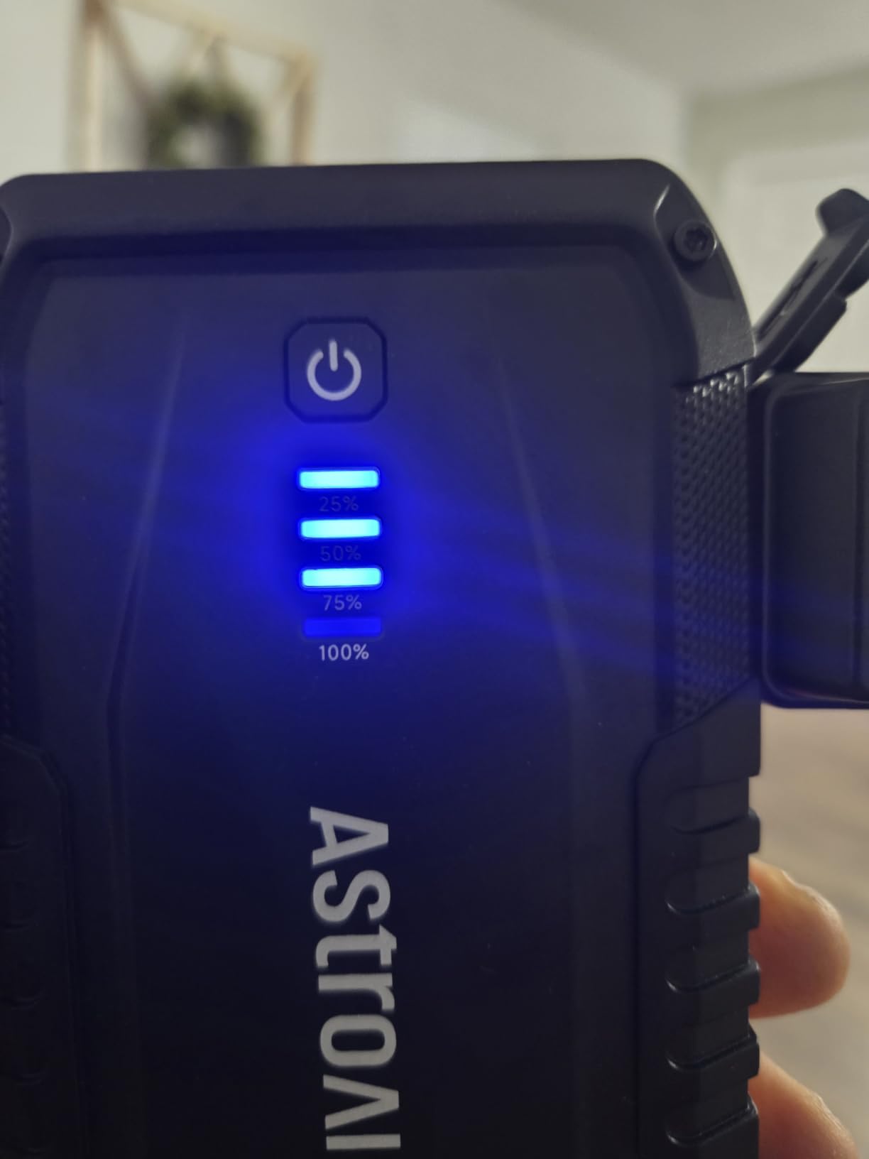 AstroAI S8 Car Battery Jump Starter 1500A - Portable 12V Lithium Jump Box customer photo 2