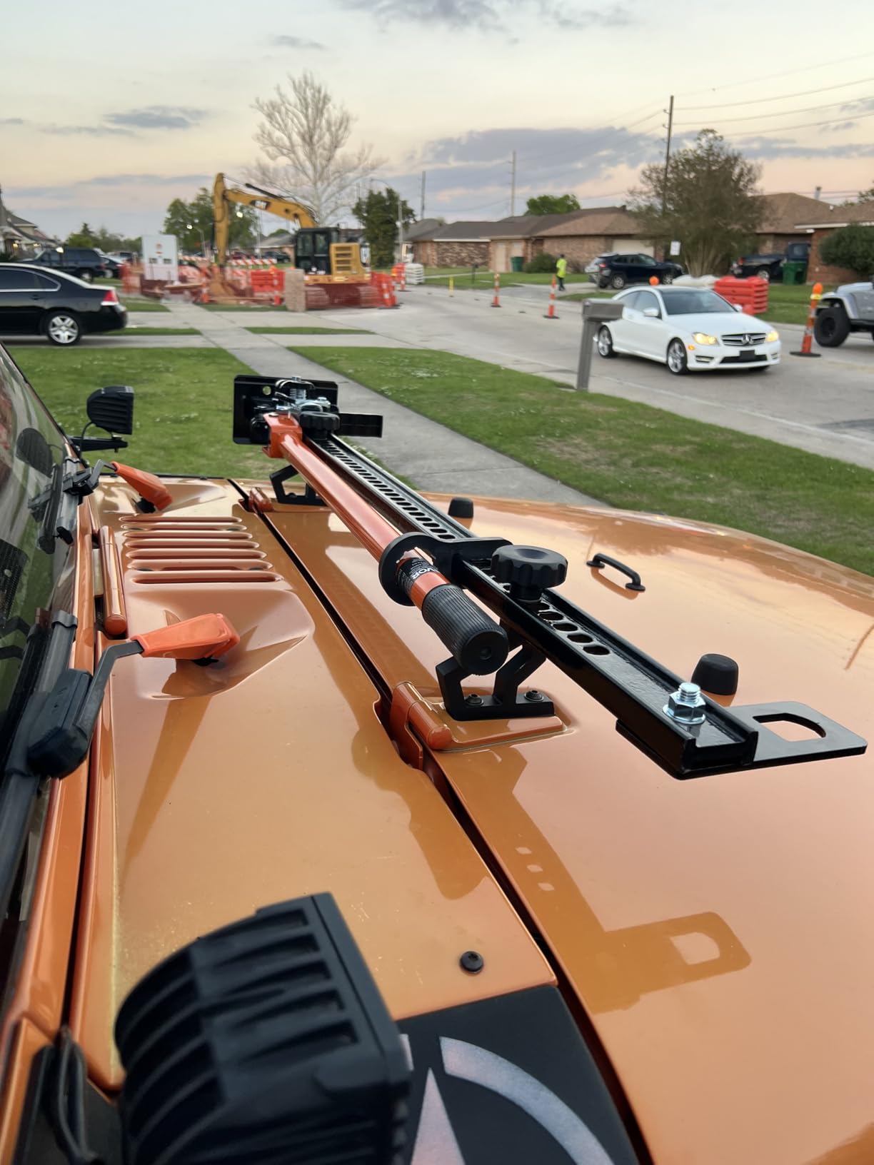 VEVOR Farm Jack 60inch, 7000 lbs Capacity Ratcheting Off Road Jeep Jack for Tractor, Truck, SUV, Bumper Lift, Orange customer photo 1