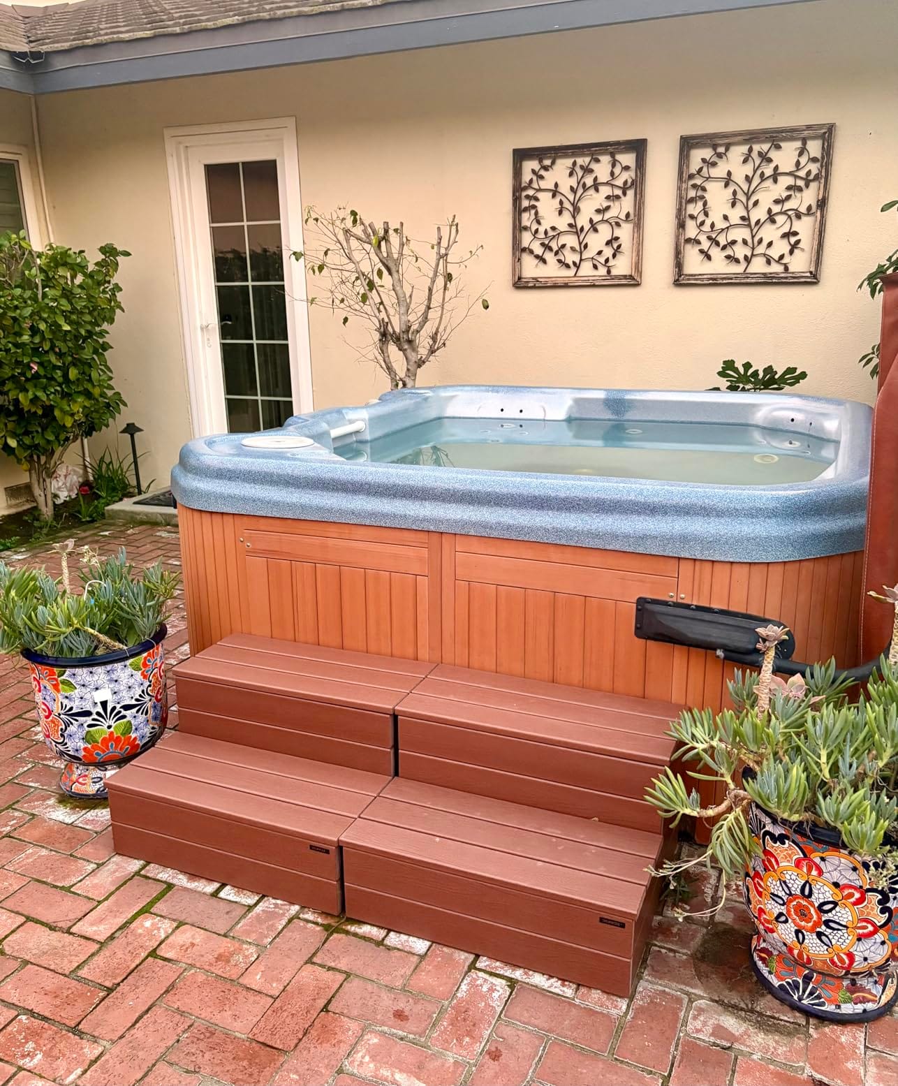DENKOE Hot Tub Steps - Wood Looking Plastic - 100% Waterproof - Brown Non Slip, Heavy Duty, Multi Use as Porch Steps, Hot Tub Stairs, Outdoor Stairs, Fits Any Spa Size customer photo 1