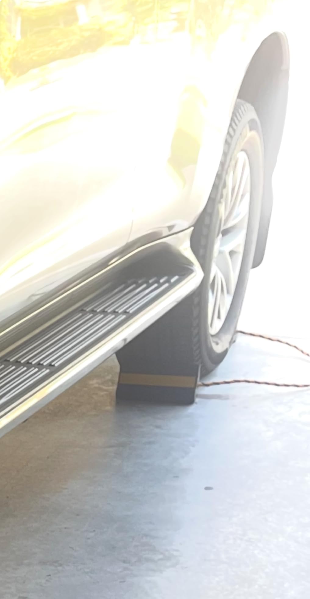 OULEME Heavy Duty Rubber Wheel Chocks with Rope & Reflective Strips customer photo 2
