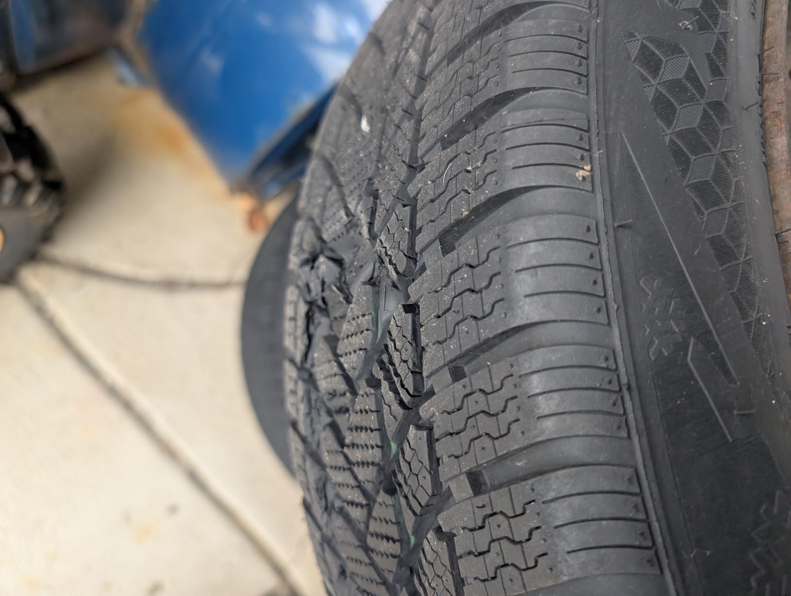 Armstrong Ski-Trac PC 215/65R16 98H SL Winter (Studless) Tire customer photo 1