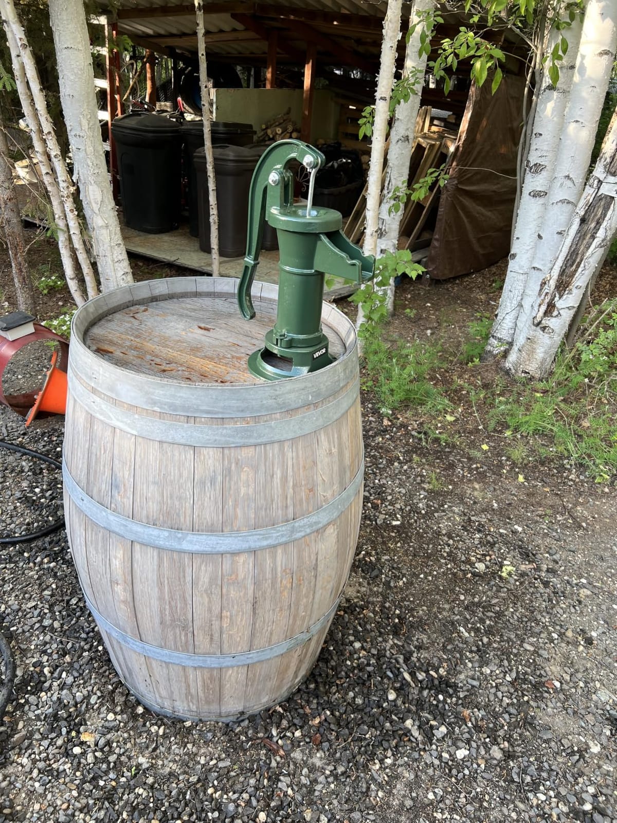 VEVOR Well Hand Pitcher Pump, 25 ft Maximum Lift, Antique Cast Iron Manual Hand Water Pump, NPT 1-1/4 in Connection, Easy Installation, Old Fashioned for Outdoor Garden, Pond, Backyard, Farm, Red customer photo 2