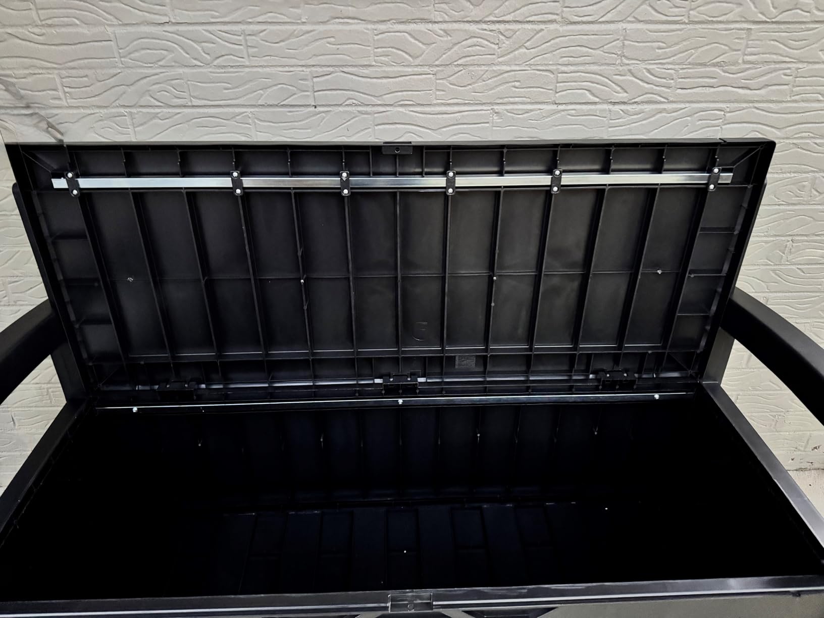 Greesum 80 Gallon Storage Bench Outdoor Deck Box with Armrest, Black customer photo 2