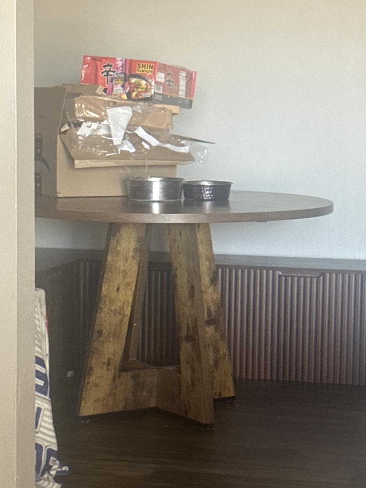 LITTLE TREE Round Dining Table for 4-6 People, 47 Inches Dining Room Table with Wooden Pedestal Base, Brown Dinner Tables, Circle Kitchen Tables for Kitchen, Living Room(Table Only) customer photo 1