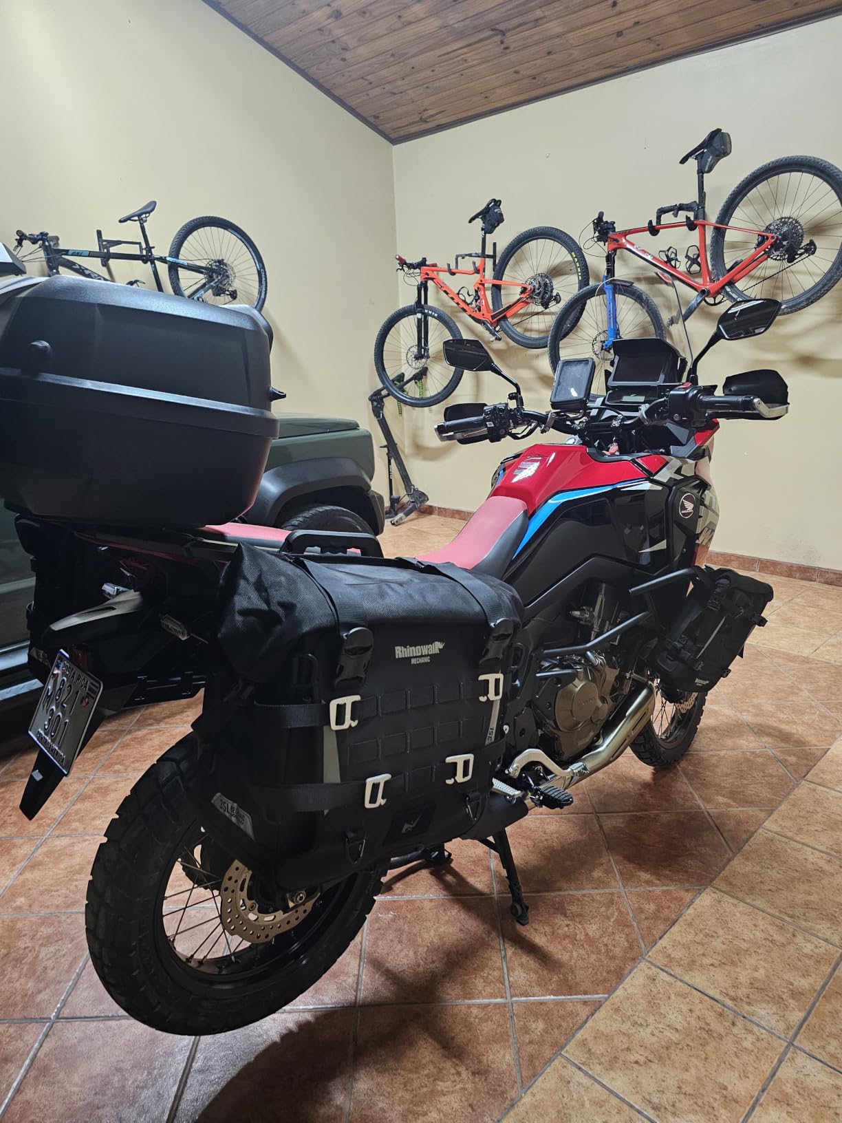 Rhinowalk Motorcycle Saddlebag 35L Waterproof, Quick Release Motorbike Side Bag, Universal Fit Motorcycle Side Bag (1-Piece) customer photo 1