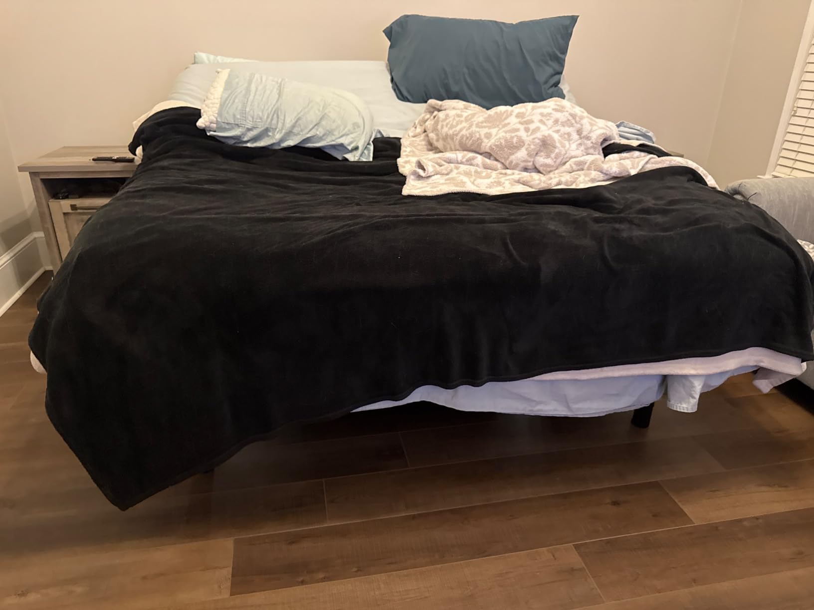 Nestl 2nd Gen California King Adjustable Bed Frame with Massage and Wireless Remote, Electric Base with Head and Foot Incline, Zero Gravity, USB Ports, Under Bed LED, No Box Spring Needed customer photo 1