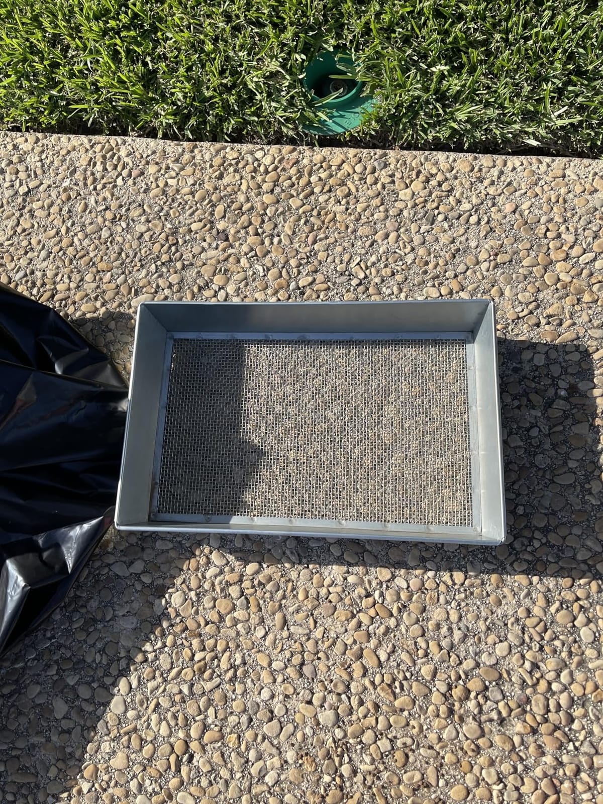 Wide Soil Sifter, 1/4-inch Galvanized Garden Sieve with Gloves customer photo 1
