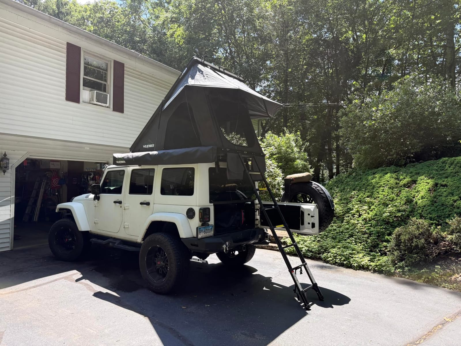 WildFinder Rooftop Tent, Hard Shell Roof Top Tent for Jeep SUV Truck Van customer photo 1