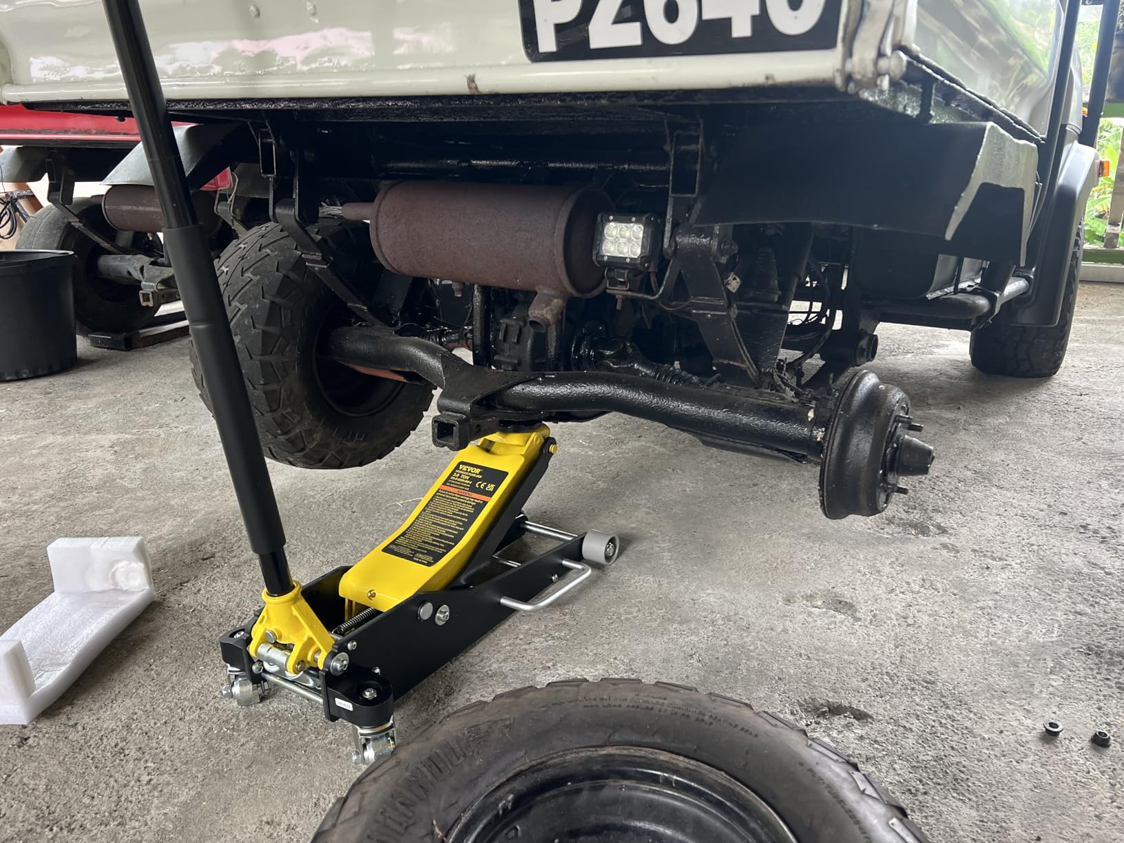 VEVOR Low Profile Floor Jack 2 Ton (4400 lbs), Heavy Duty Iron Hydraulic Racing Floor Jack, Hydraulic Car Jack, Dual Piston Quick Lift Pump, 3