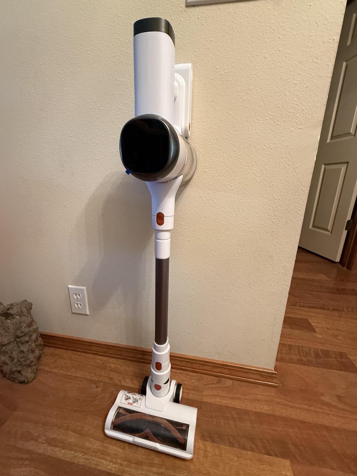 Tikom V500 Cordless Vacuum Cleaner for Home, 40000Pa/450W Stick Vacuum with LED Touch Screen, Charging Wall Dock, Anti-Tangle, Lightweight Handheld Vacuum for Pet Hair, Hard Floor, Carpet customer photo 2