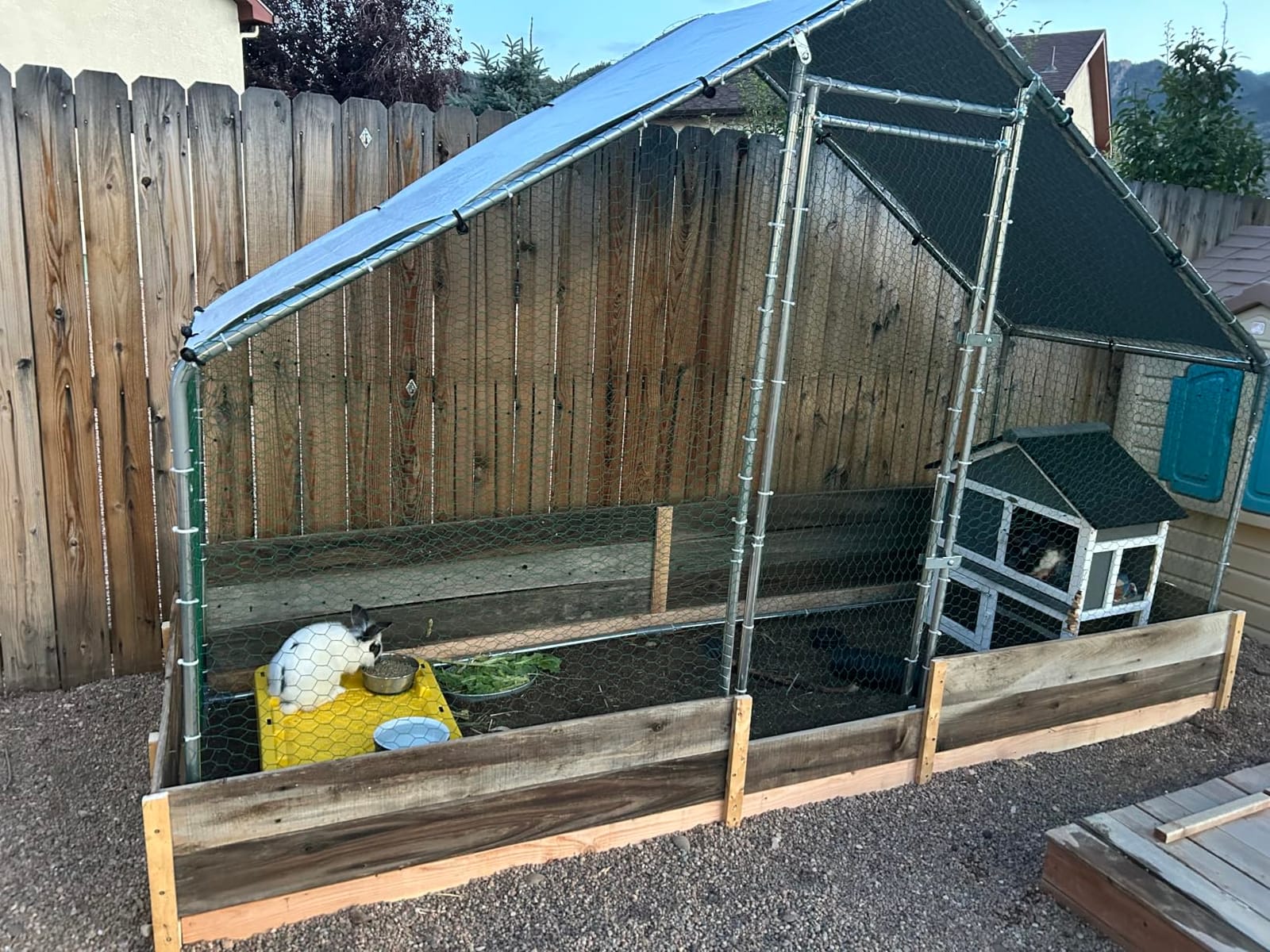 VEVOR Large Metal Chicken Coop with Run, 9.8x26.5x6.5 ft Walk-in Chicken Runs for Yard with Cover, Spire Roof Hen House with Security Lock for Outdoor and Backyard, Farm, Duck Rabbit Cage Poultry Pen customer photo 1