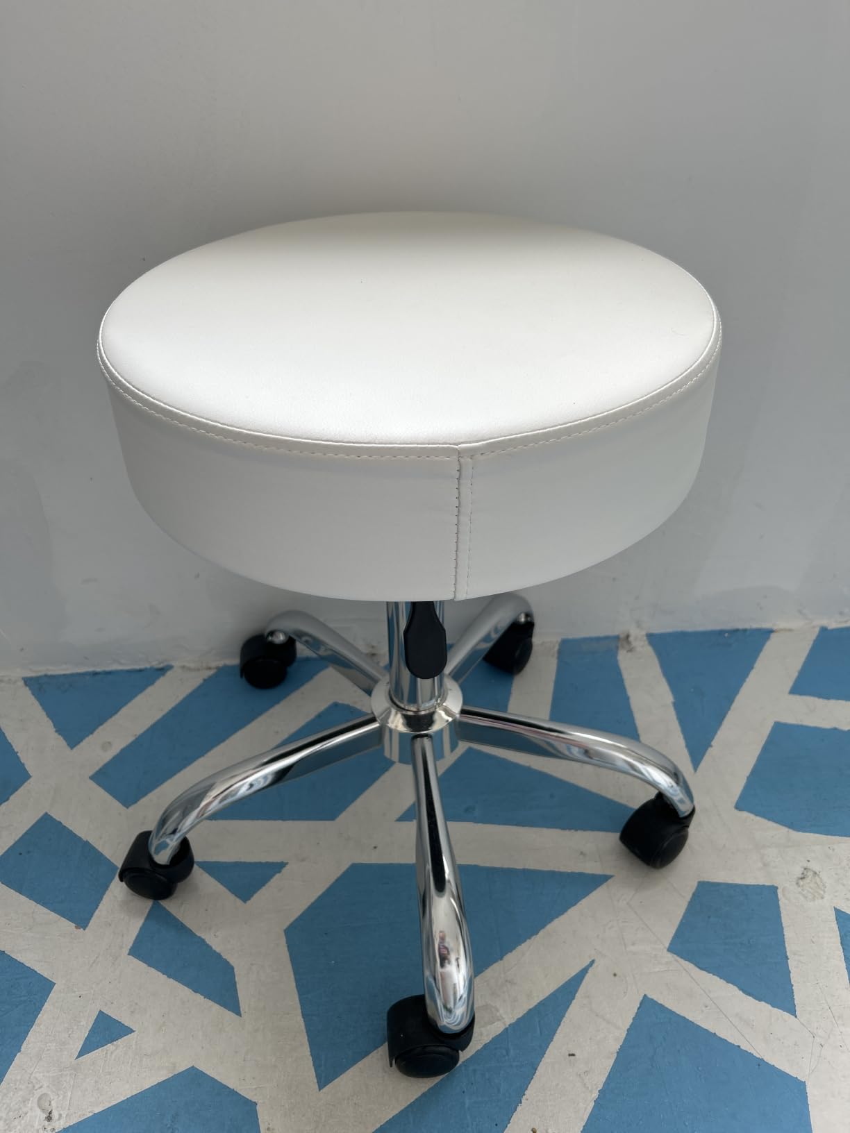 VEVOR Rolling Stools with Wheels 400LBS Weight Capacity Swivel Stools Chair customer photo 2