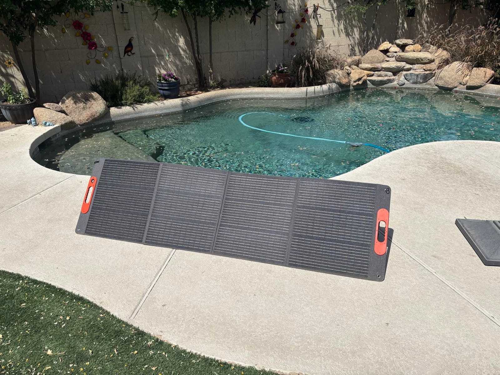 200W Portable Solar Panel for Power Station, 24% High Efficiency ETFE Foldable Solar Panel Charger, QC3.0, Type-C 60W, MC4 Output, IP65 Waterproof, for Outdoor Camping, RV, Emergency Power Supply | 24% Efficiency, IP65 Waterproof, ETFE, Solar Angle Guide, Foldable Solar Panel, MC4, Type-C,USB, 4 Kickstands customer photo 1