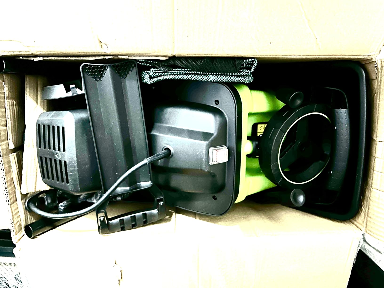 GreenSweep XL Bladeless Leaf Shredder & Mulcher | Powerful 15 Amp, 9,000RPM Motor for 18:1 Reduction Ratio customer photo 1