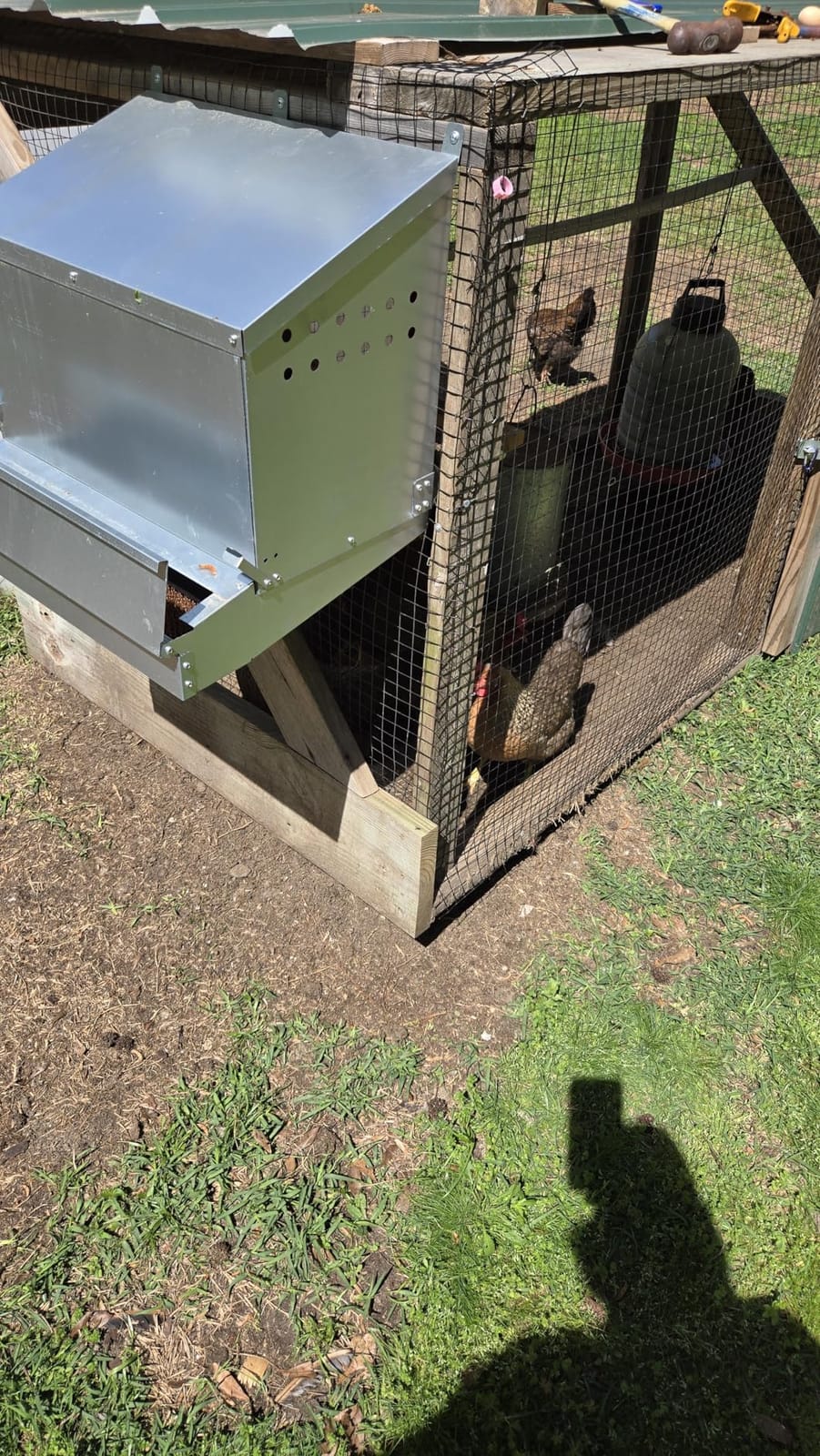 Hen's Choice™ - Reversible Roll Out Nest Box for Chickens | Roll Away Nest Box | 2 Compartment 21