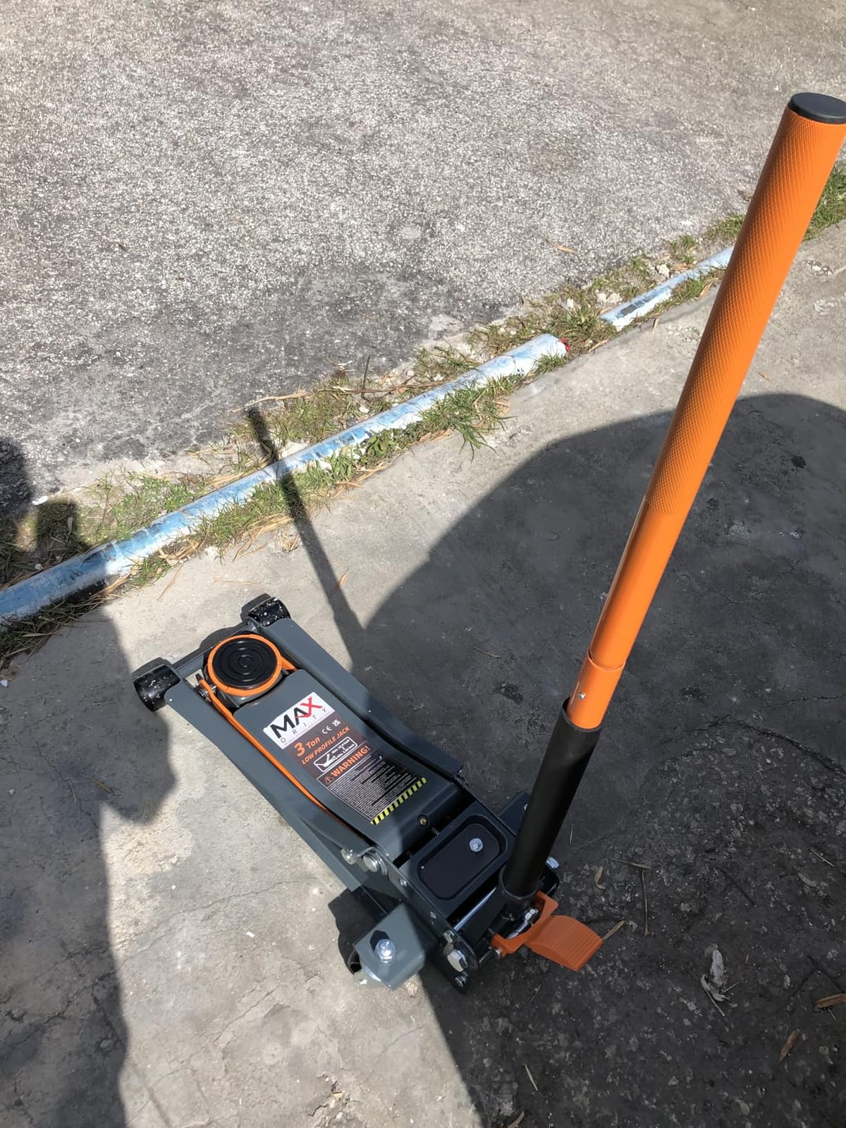 Maxority 3-Ton (6600lbs) Low Profile Hydraulic Heavy-Duty Steel Floor Jack with Dual Pistons Quick Lift Pump, Home and Workshop Car Maintenance for Various Vehicles (Random Color, 3 Ton Low Profile) customer photo 1