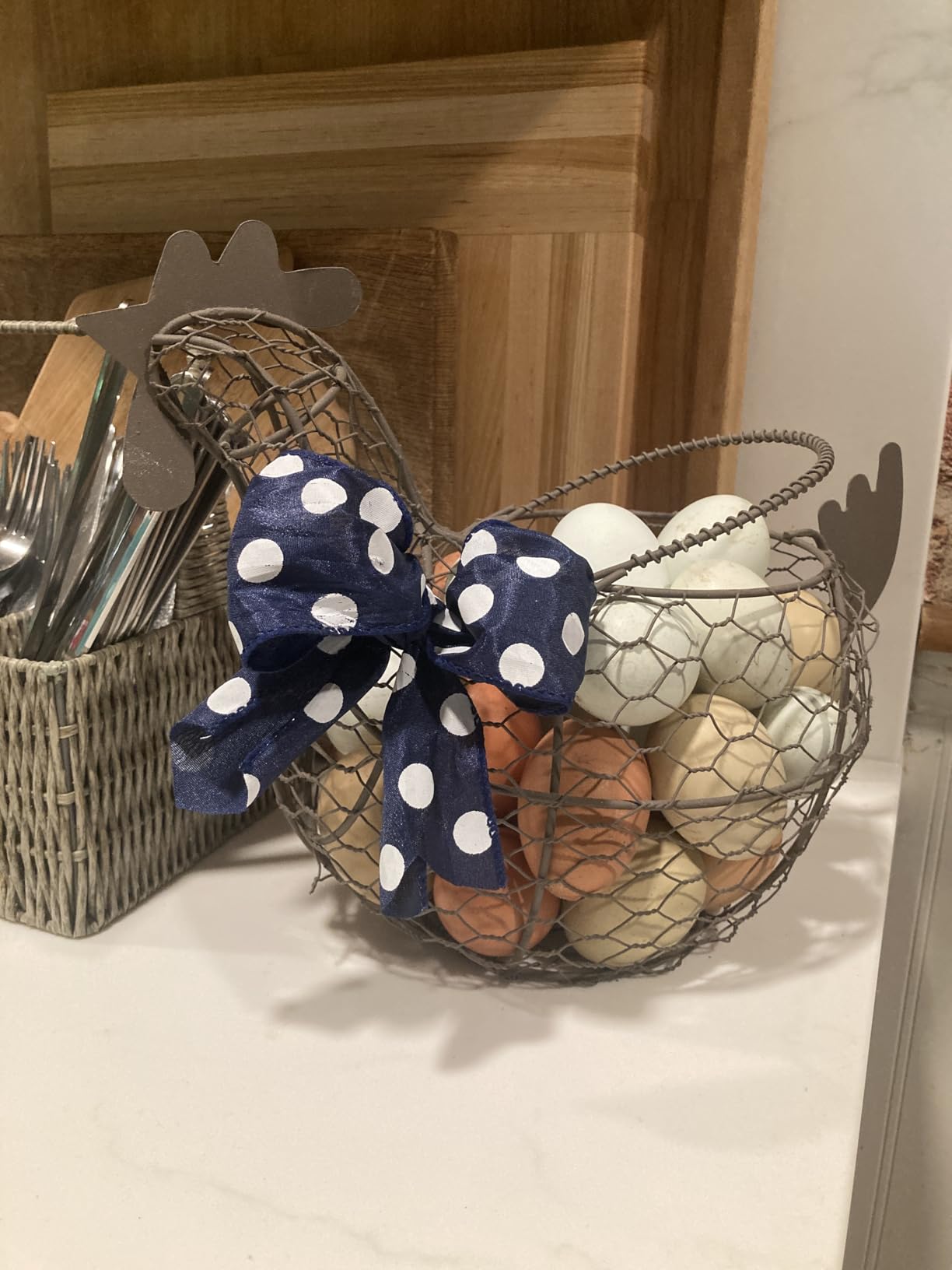 Tag 11.5 Antique White Farmhouse Rustic Vintage Chicken Wire Egg Basket With Handle For Egg Holder Fruit And Kitchen Living Room Home Rooster Decor Decoration Collecting And Countertop Storing Eggs customer photo 1