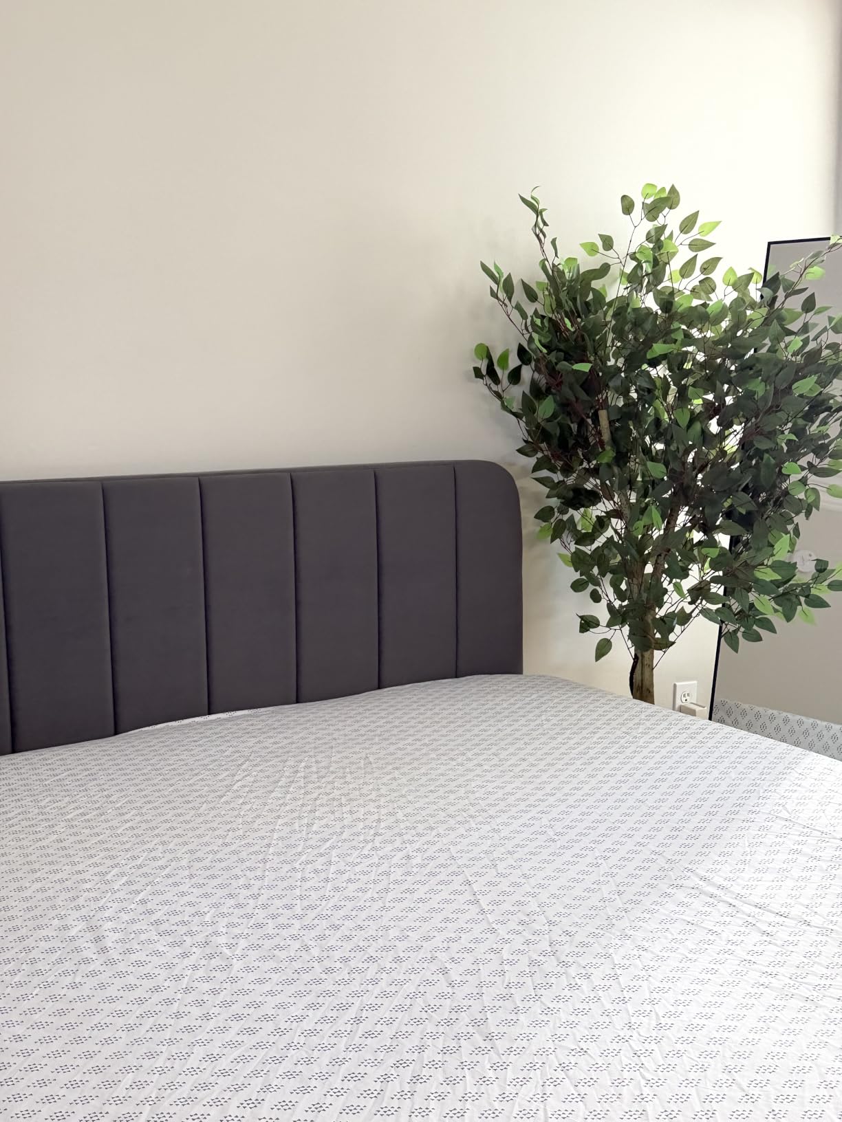 VECELO Twin Size Upholstered Bed Frame with Drawer and Headboard, Velvet Platform Storage Bedframe, Wooden Slats Support, No Box Spring Needed, White customer photo 1
