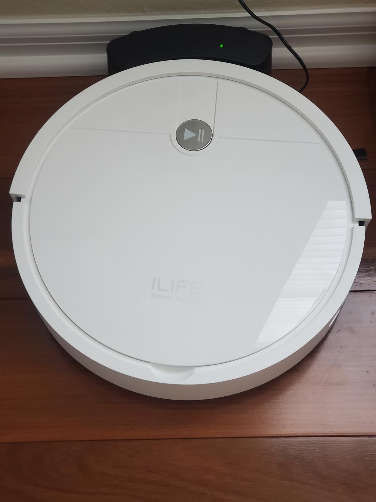 ILIFE V2 Robot Vacuum Cleaner, Tangle-Free Suction, White customer photo 1