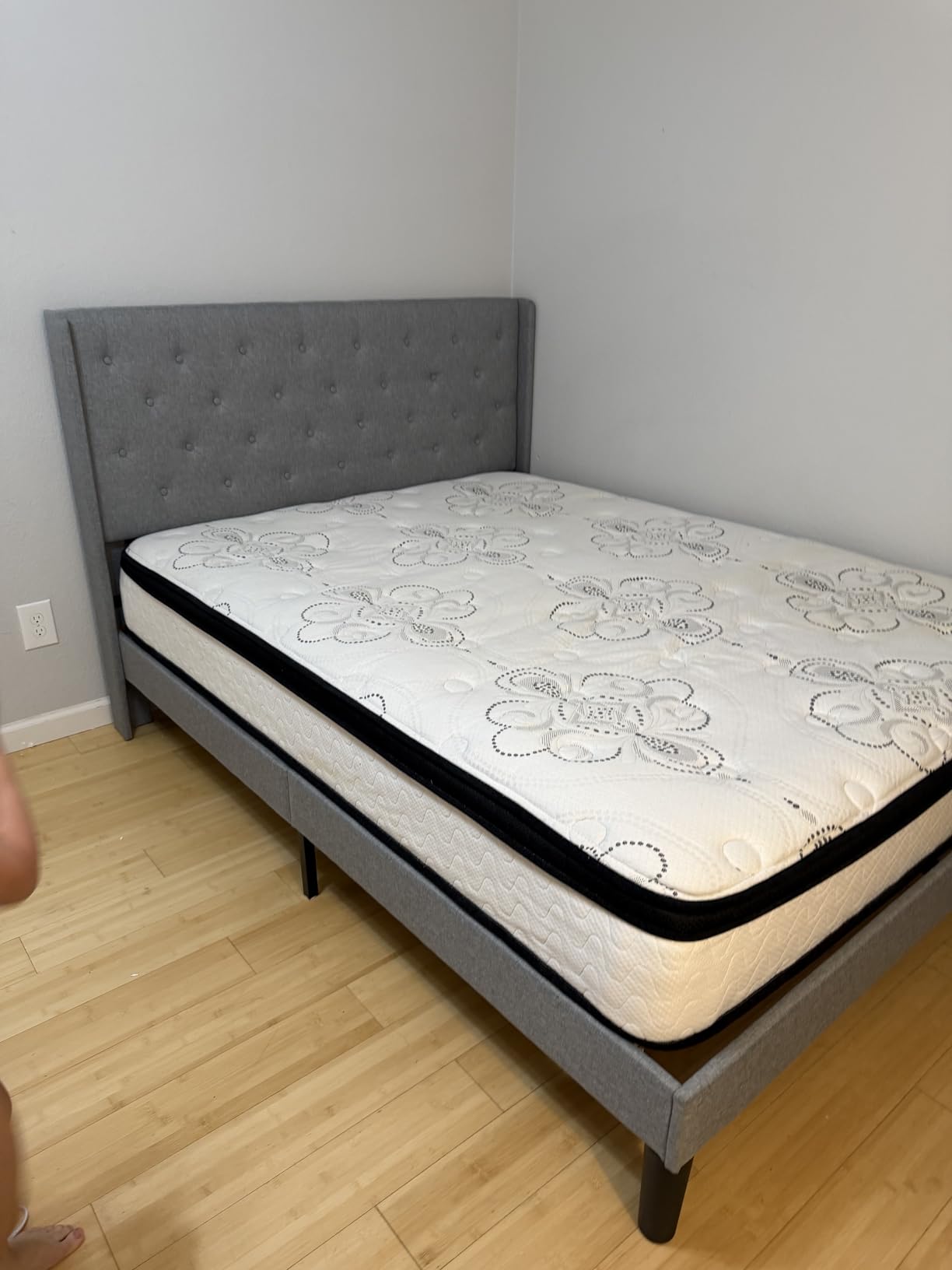 Feonase Queen Bed Frame with Diamond Tufted Wingback Headboard, Morden Upholstered Platform Bedframe, Sturdy Wooden Slats Support, Noise-Free, Easy Assembly, No Box Spring Needed, Beige customer photo 1