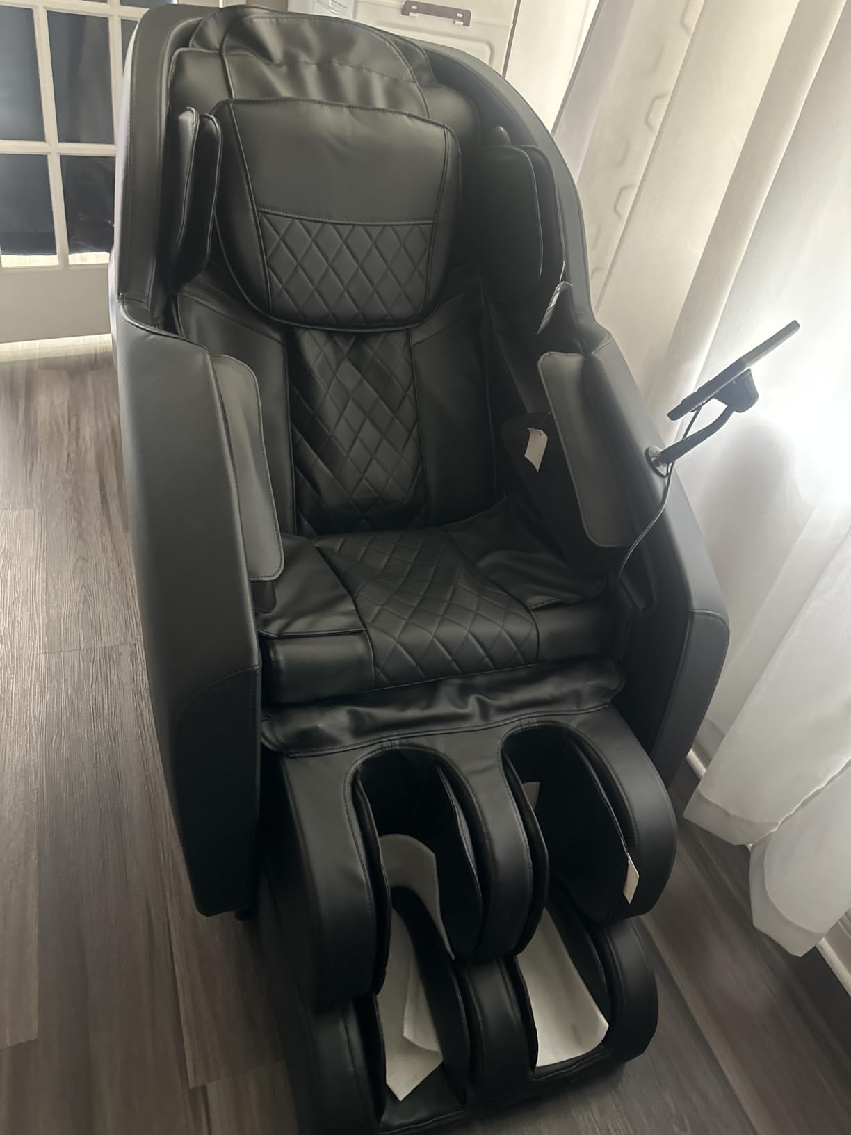 Massage Chair, Zero Gravity Full Body Massage Chair, Shiatsu Recliner with 14 Massage Points, Lumbar & Calf Heating, 20 Auto Modes, Spacious Massage Area, Bluetooth Speaker, Touch Screen Controller customer photo 1