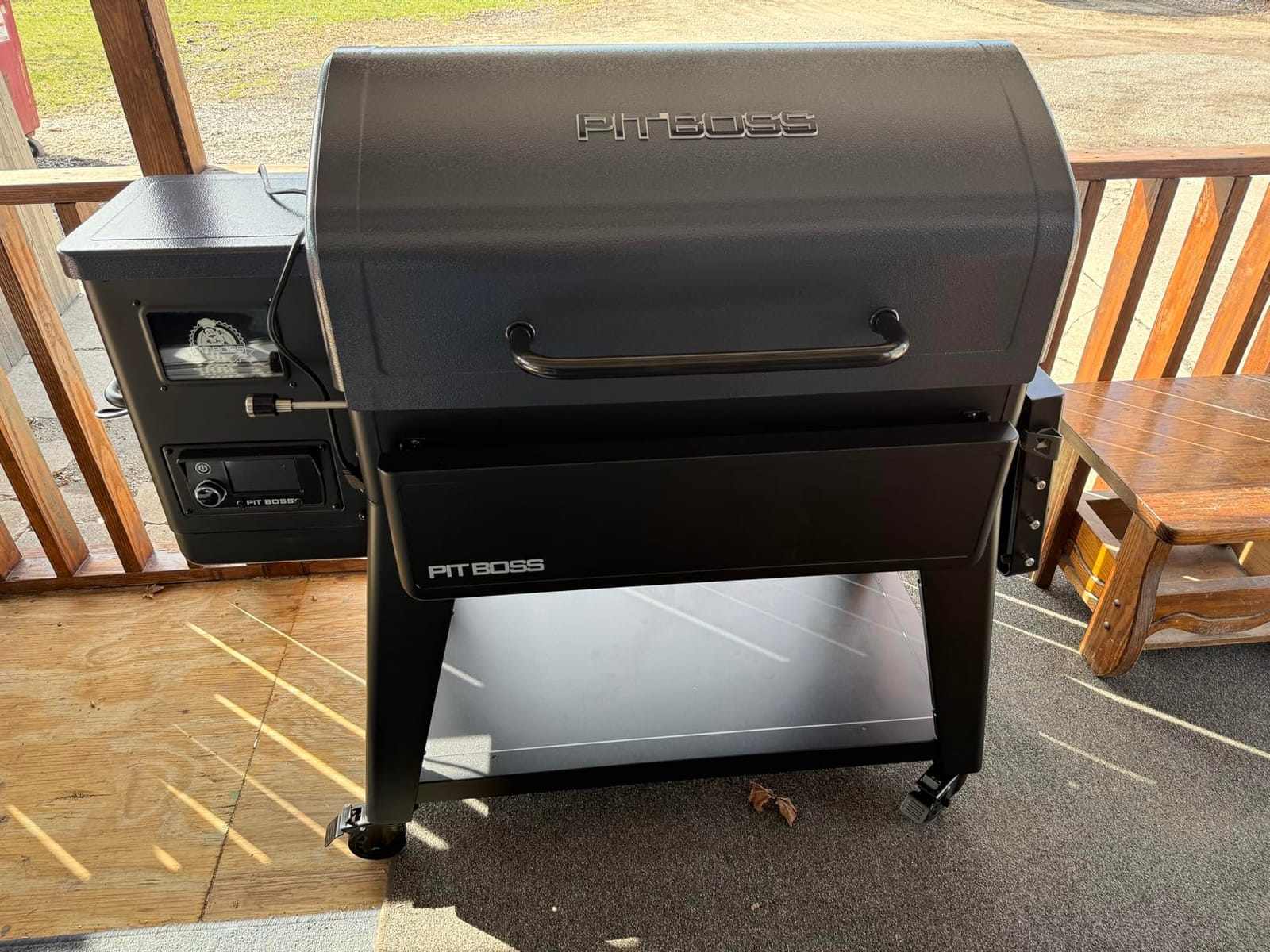 Pit Boss 850 Navigator Series WiFi & Bluetooth Wood Pellet Grill & Smoker, Flame Broiler and LCD Digital Controller, 932-Sq. In. Cook Space, 180°F to 500°F Temp Range, Meat Probe, 30 lb. Hopper customer photo 1