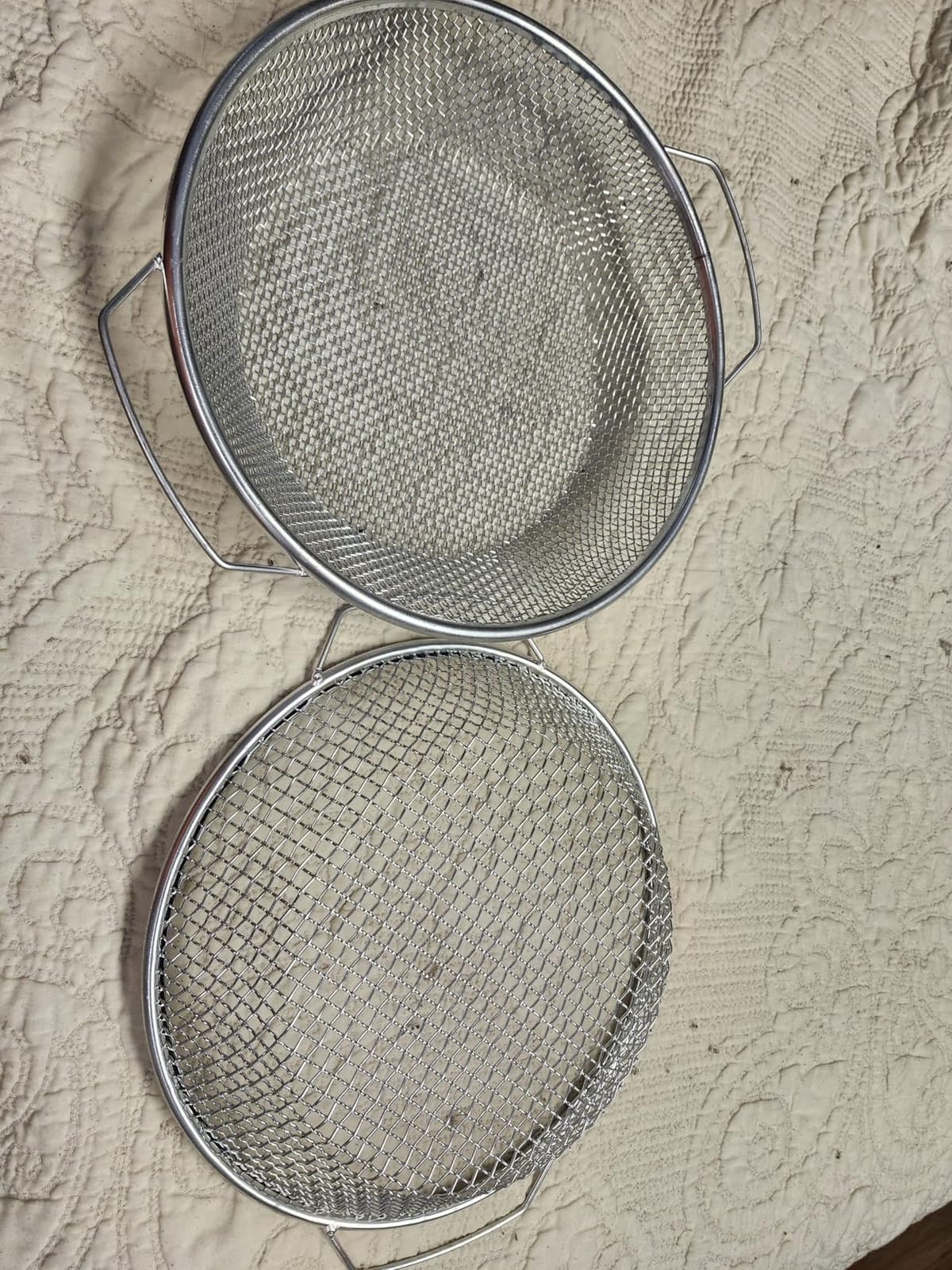 2PCS Soil Sifter for Gardening, Rock Sifter for 5gallon Bucket, Dirt Sifter Compost Sifter, Sifter for Gravel Sawdust Vermicompost, 3mm, 6mm Soil Sifter with Handle customer photo 2