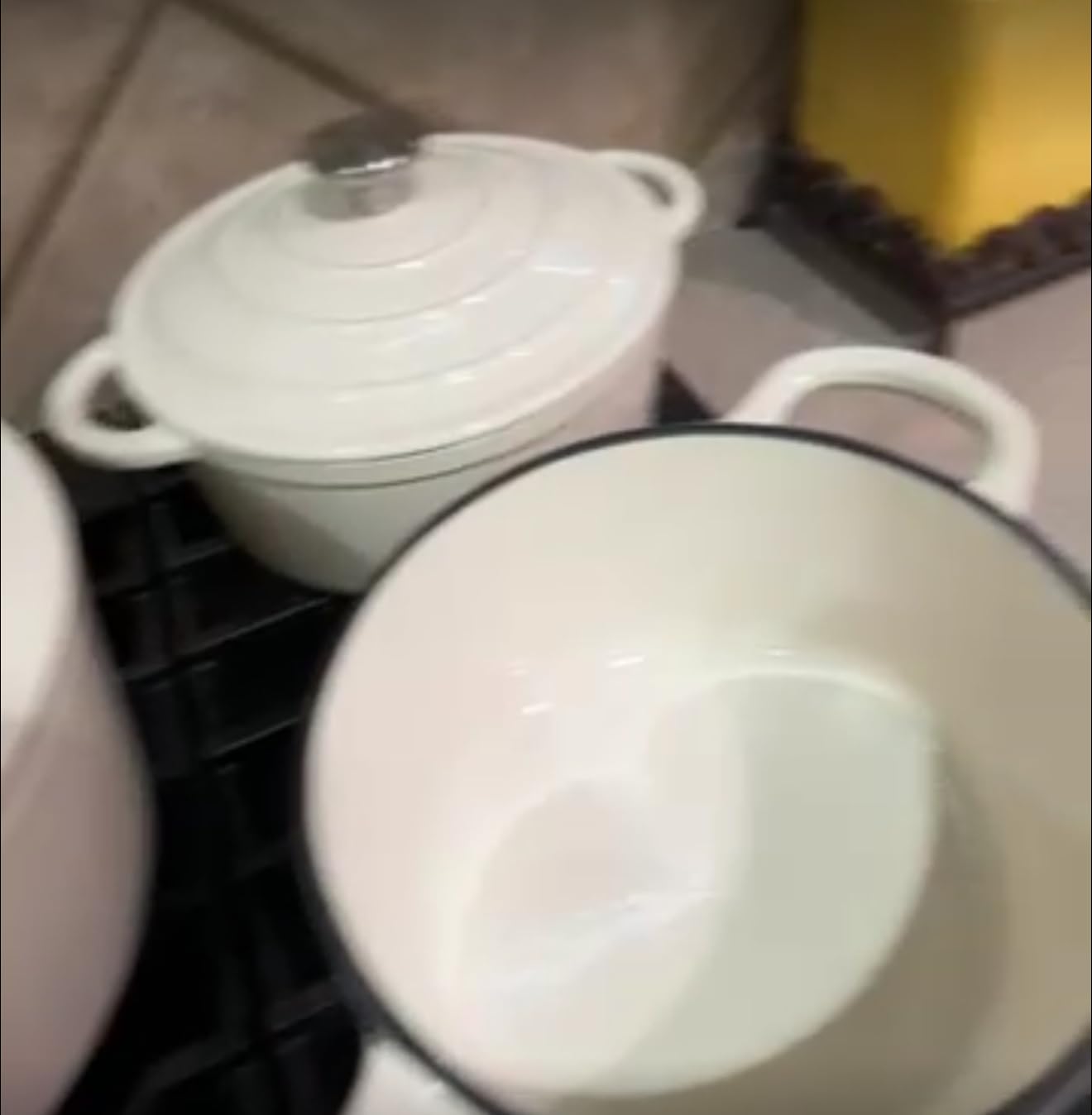 Hisencn Enameled Cast Iron Cookware Set,7 Piece Dutch Ovens Set,Cream White customer photo 2