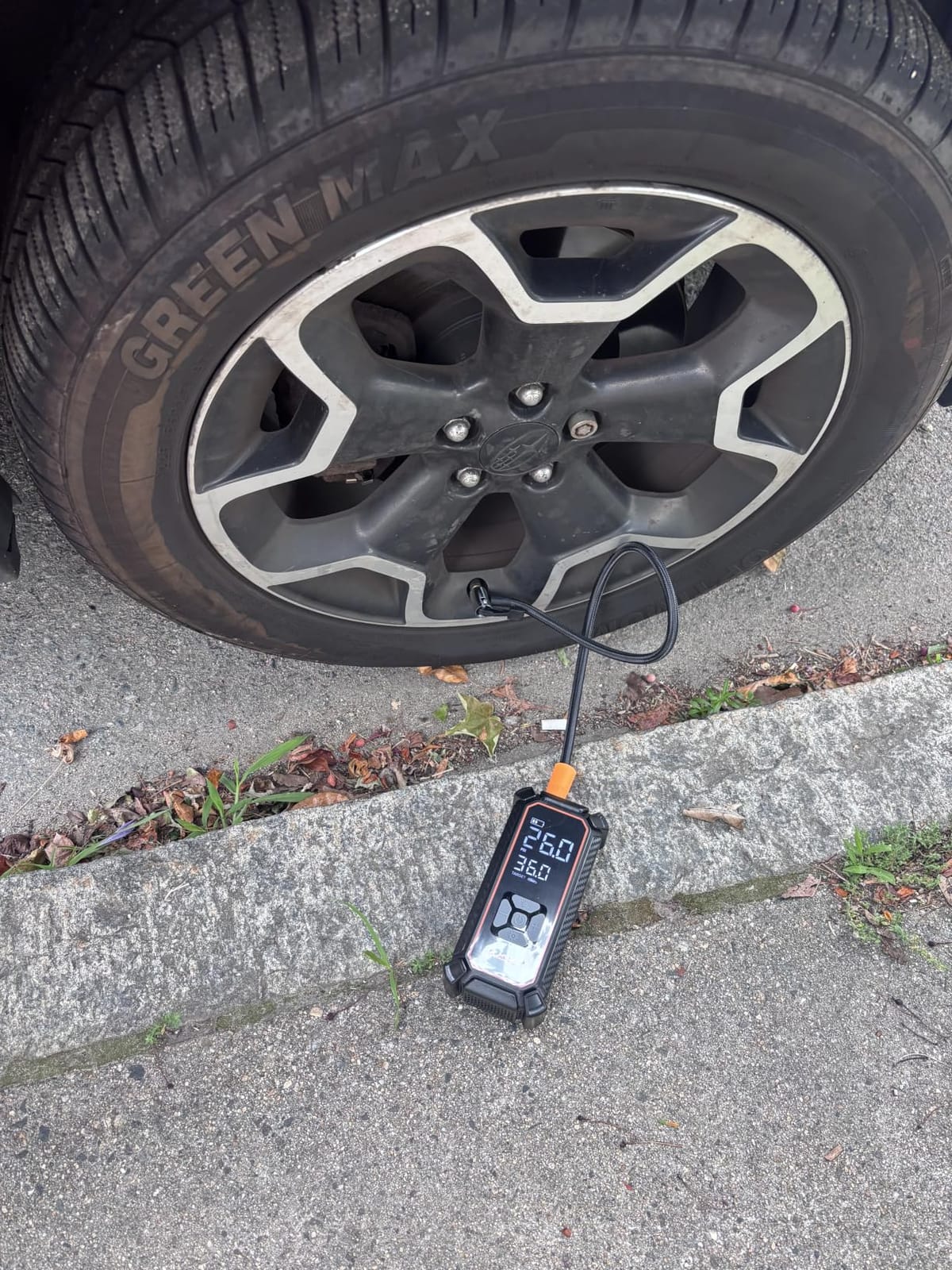 OlarHike Tire Inflator Portable Air Compressor,Dual Power-3*2000mAh &12V DC customer photo 2