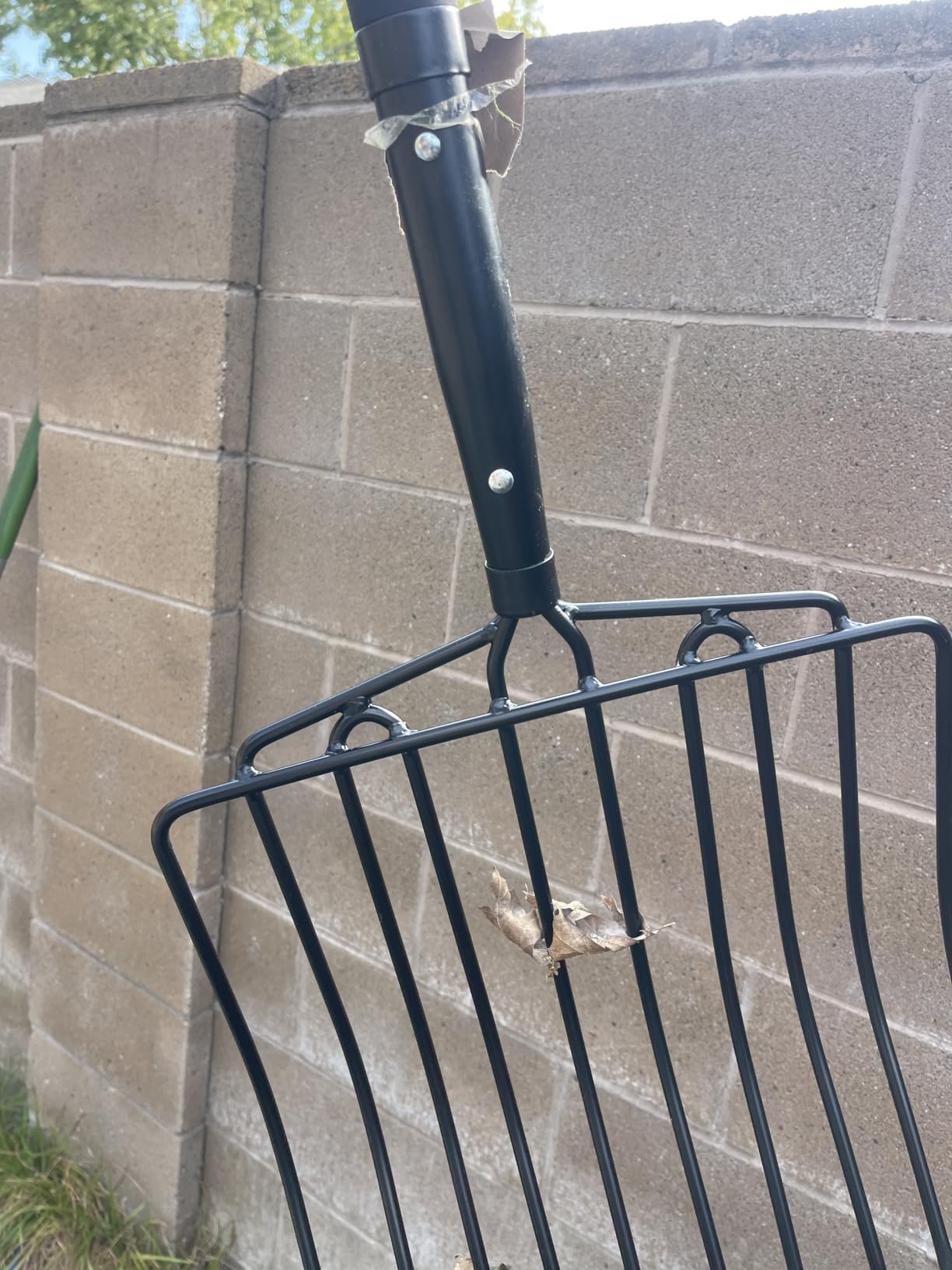 HIGHLIGHT Pitch Fork Pitchfork,10-Tine Wide 45Inch Fiberglass Manure Fork customer photo 1