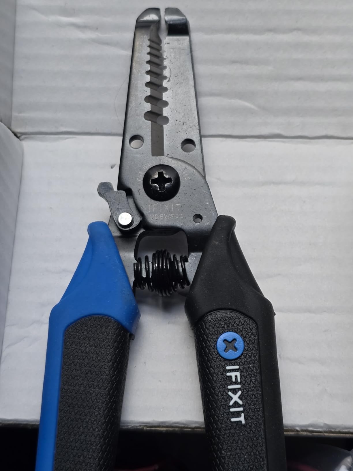 iFixit Mandible Wire Strippers - Auto-Open Latch for Electronics Repair customer photo 1