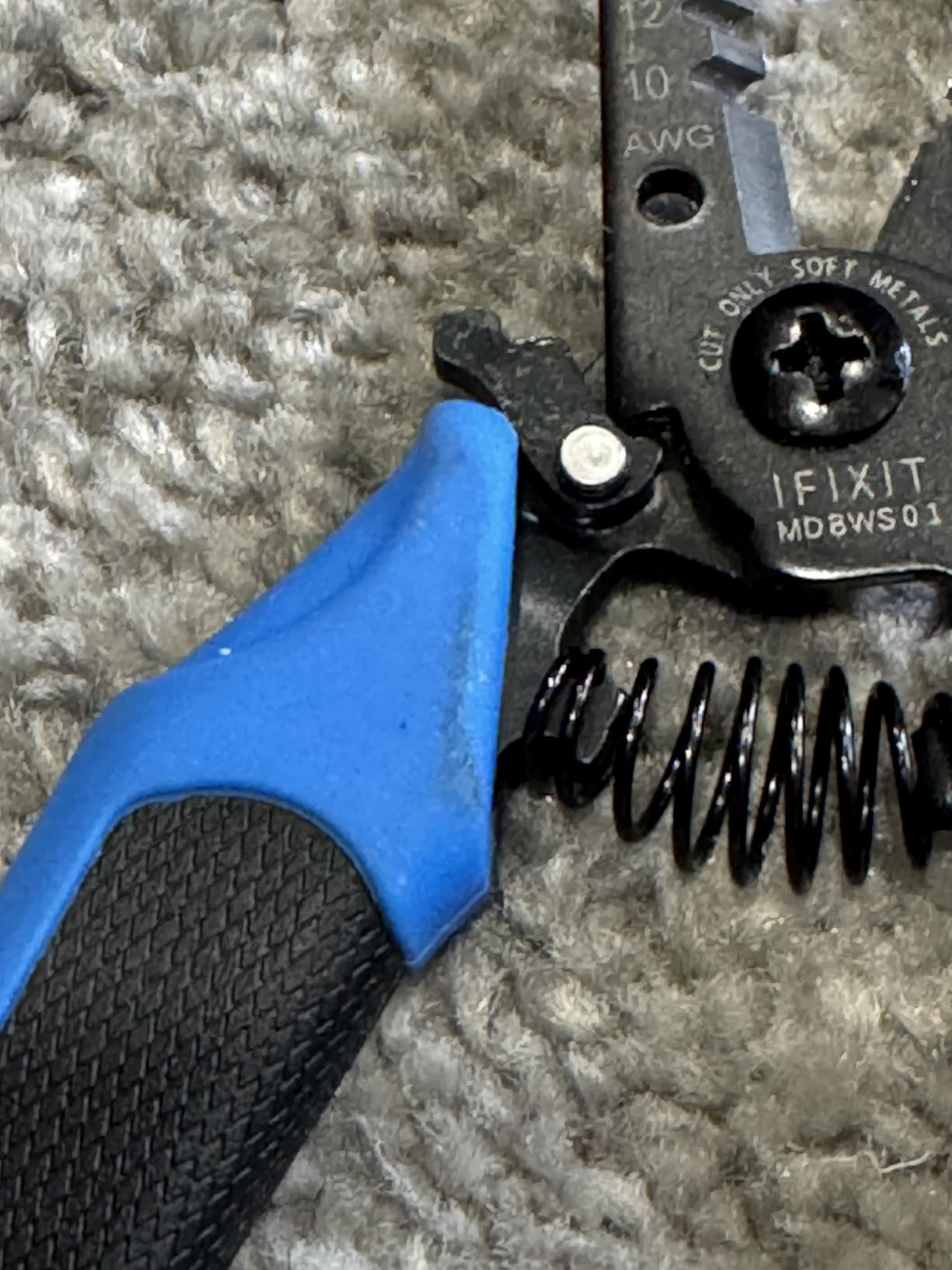 iFixit Mandible Wire Strippers - Auto-Open Latch for Electronics Repair customer photo 2