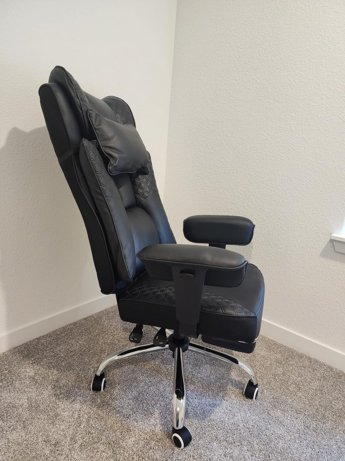 GTPLAYER Big and Tall Office Chair Wide Ergonomic Gaming Chair with Deluxe Embossing Designed Leather with Foot Rest,150°Reclining Adjustable Soft Armrests Pocket Spring Back Support and Pillow customer photo 2