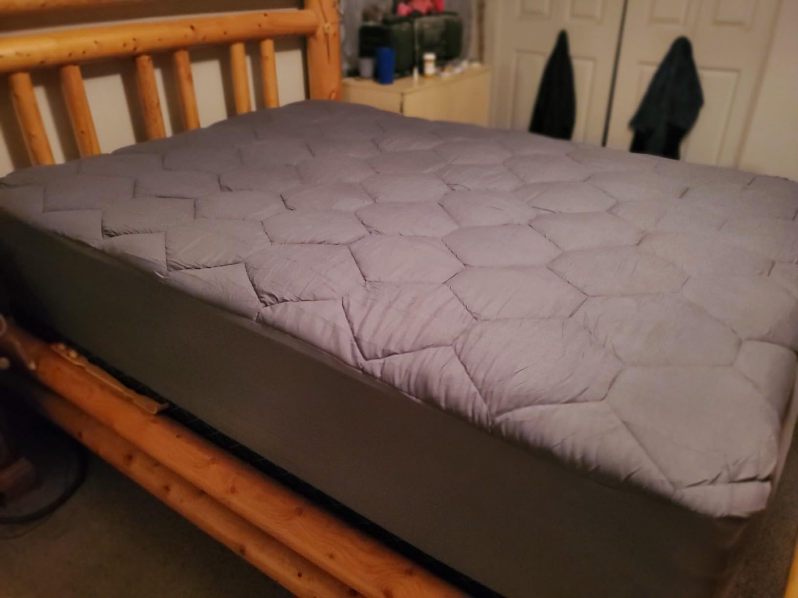 Favorland Mattress Topper Queen Size - Cooling Extra Thick Breathable Viscose Made from Bamboo Mattress pad - Soft Quilted Fitted Mattress Cover with 900 GSM Down Alternative Fill (8-21”Deep Pocket) customer photo 2