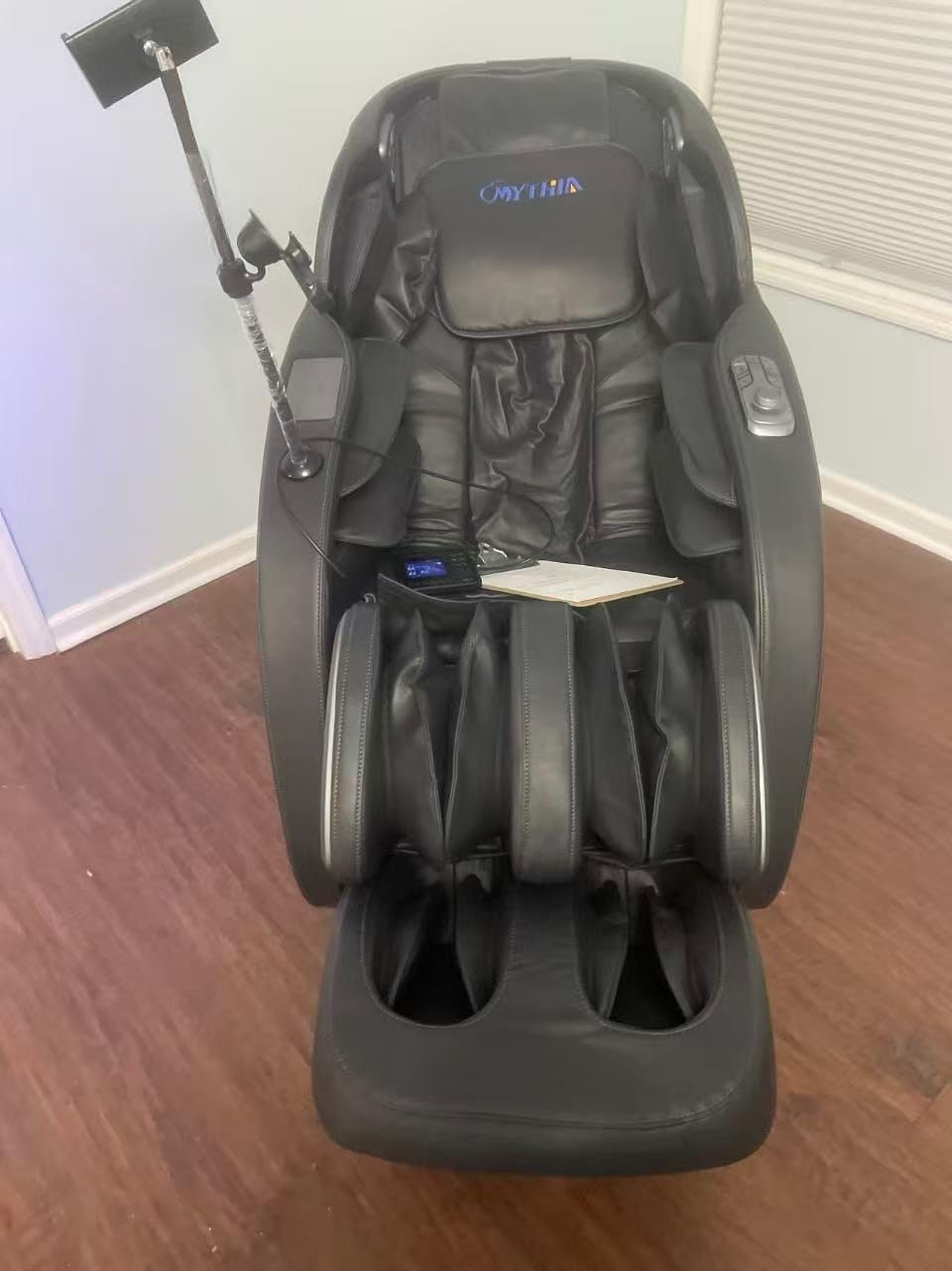 MYTHIA 4D Full Body Massage Chair Recliner, 12 Auto Modes, 11 Techs, Black customer photo 1