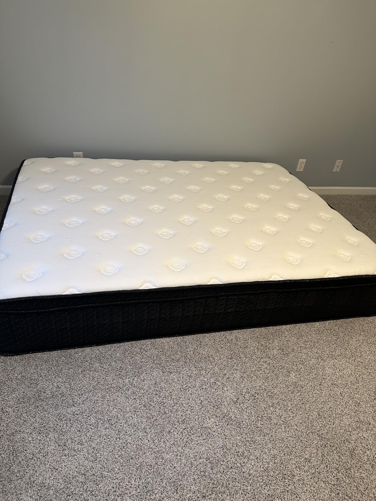 ailis Queen Mattress, 14 Inch Queen Hybrid Mattress in a Box, Medium Firm with Upgraded Pocket Springs for Superior Motion Isolation, Strong Edge Support & Breathable Comfort customer photo 1