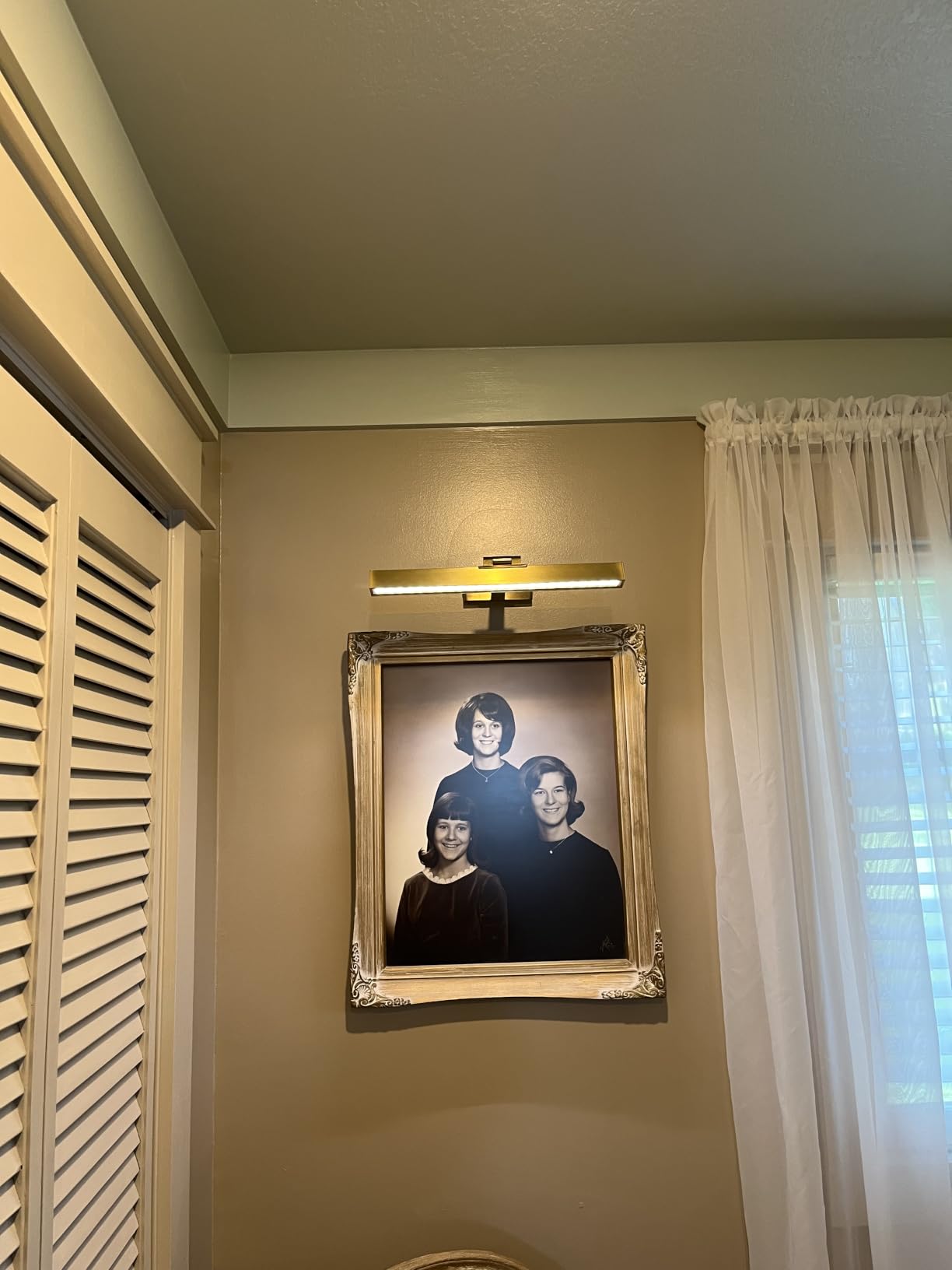 Afyuol Picture Lights for Wall, Brass Battery Operated Picture Light 16in Art Light CCT Dimmable Recharging Battery Wall Light with Remote Control for Living Room Gallery customer photo 2