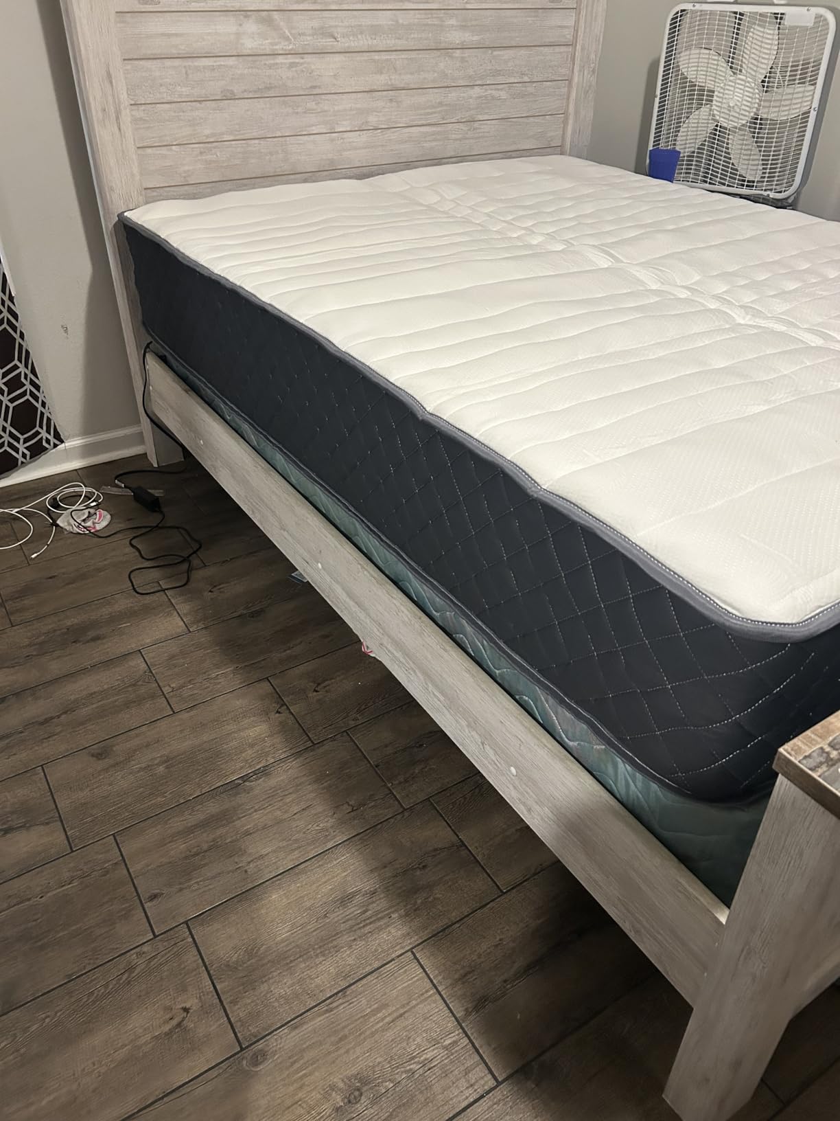 12 Inch Queen Mattress, Hybrid with Motion-Isolating Pocket Springs customer photo 1
