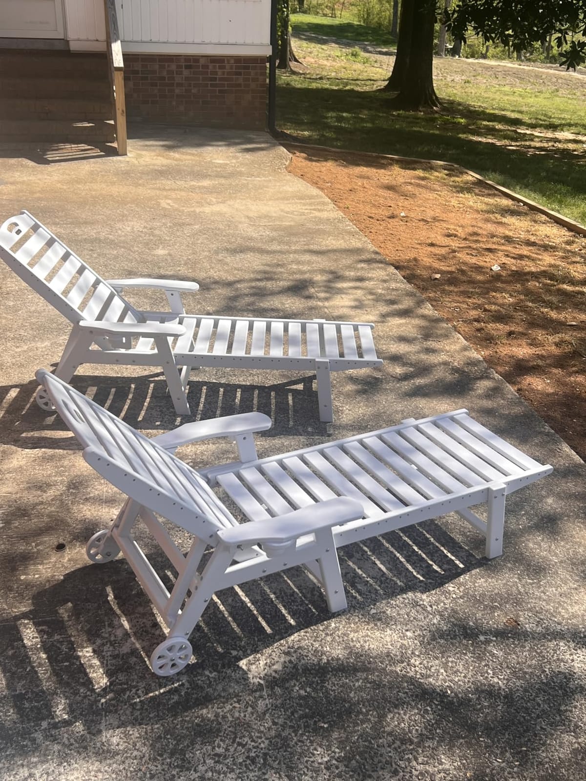 Chaise Lounge Outdoor, Lounge Chair Outdoor with Wood Texture, Adjustable 5-Position Backrest, HDPE Lounge Chair with Wheels & Cup Holder for Pool Deck Backyard, Teak customer photo 1